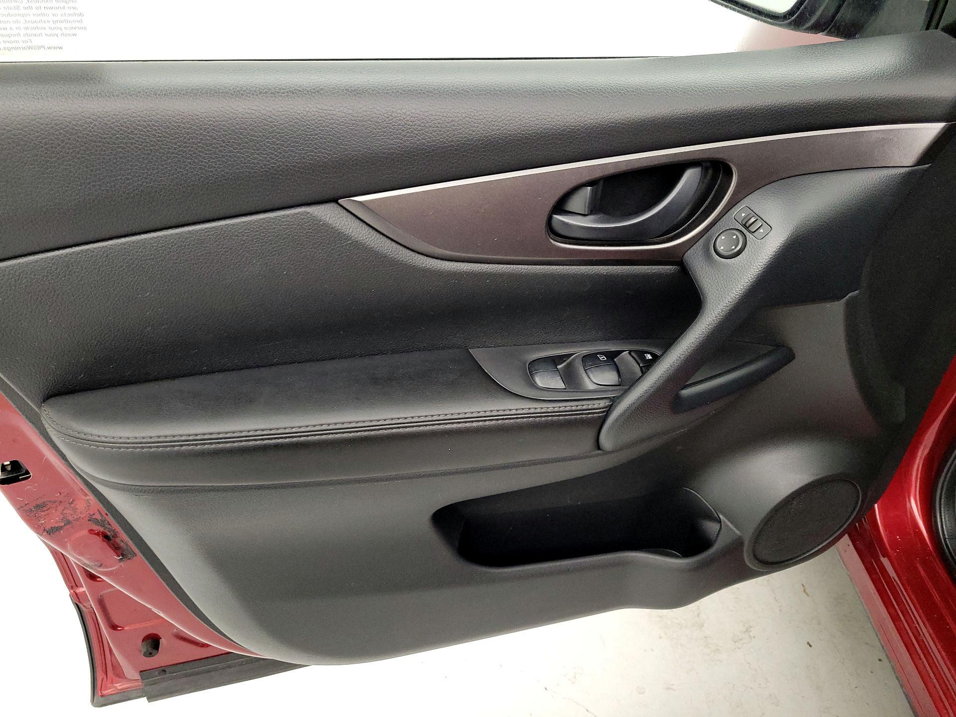 Thumbnail: 2022 Nissan Rogue Sport - 12