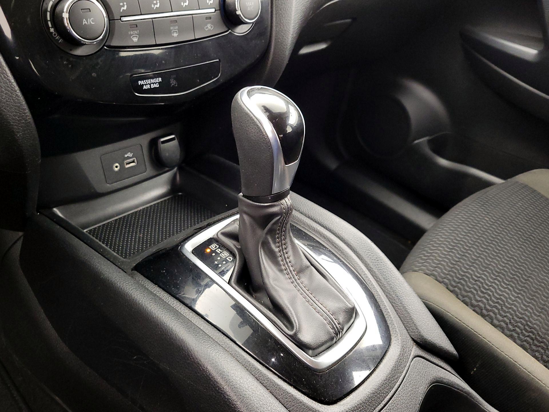 Thumbnail: 2022 Nissan Rogue Sport - 17