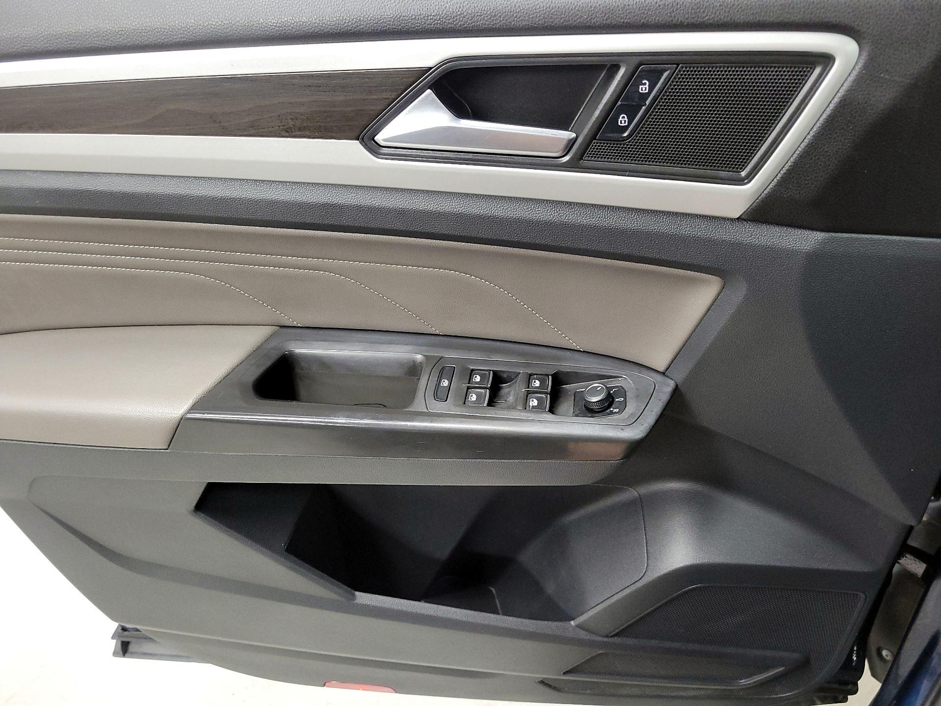 Thumbnail: 2022 Volkswagen Atlas - 12