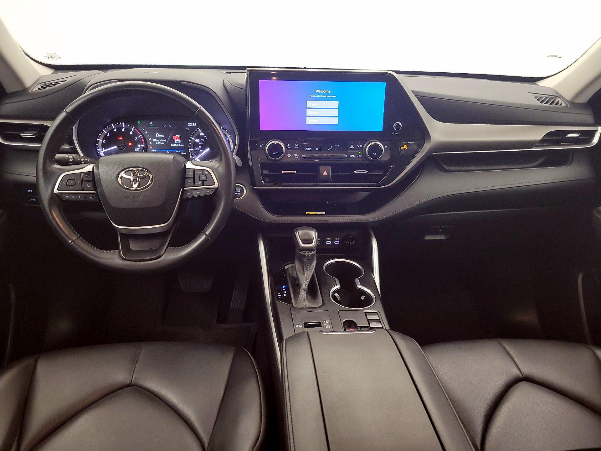 Thumbnail: 2023 Toyota Highlander - 9