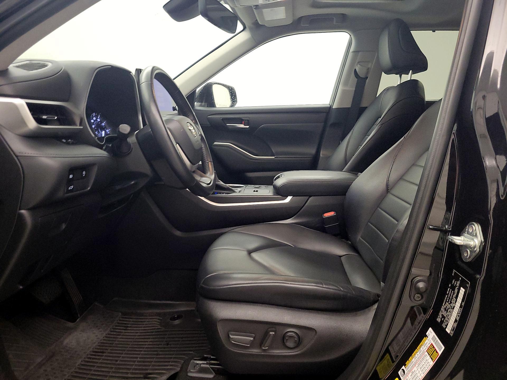 Thumbnail: 2023 Toyota Highlander - 11