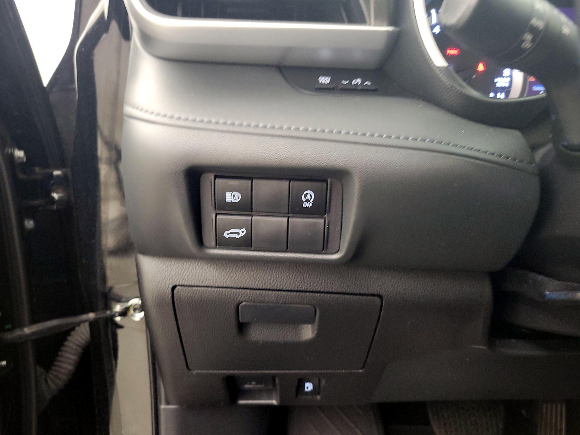 Thumbnail: 2023 Toyota Highlander - 13