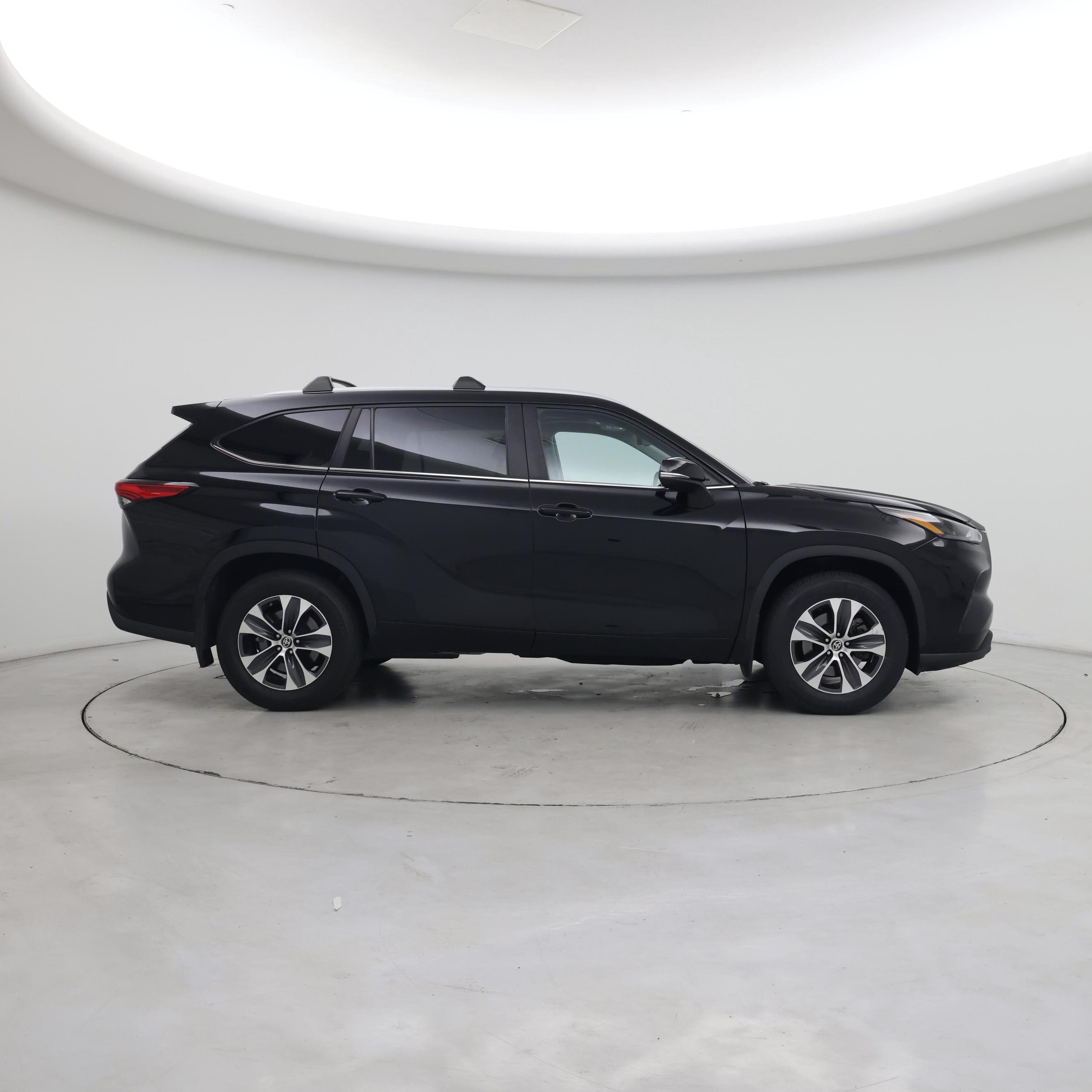 Thumbnail: 2023 Toyota Highlander - 7