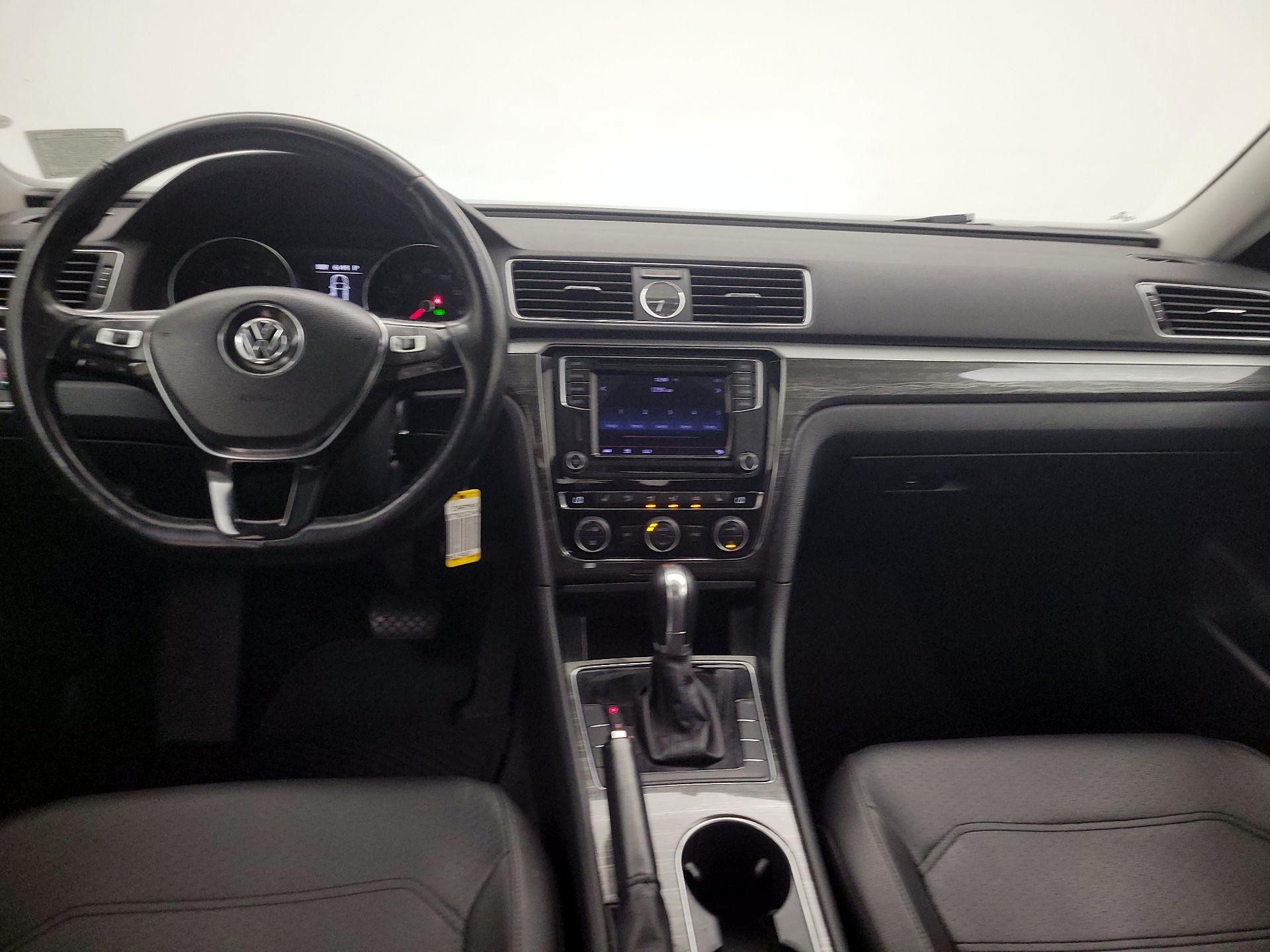 Thumbnail: 2016 Volkswagen Passat - 9