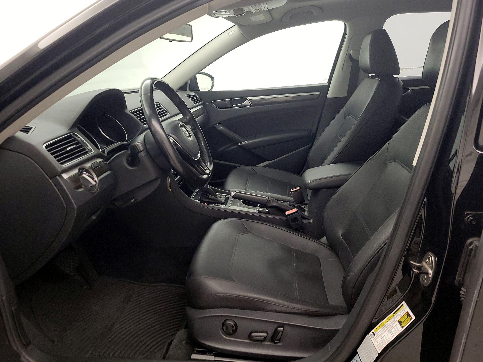 Thumbnail: 2016 Volkswagen Passat - 11