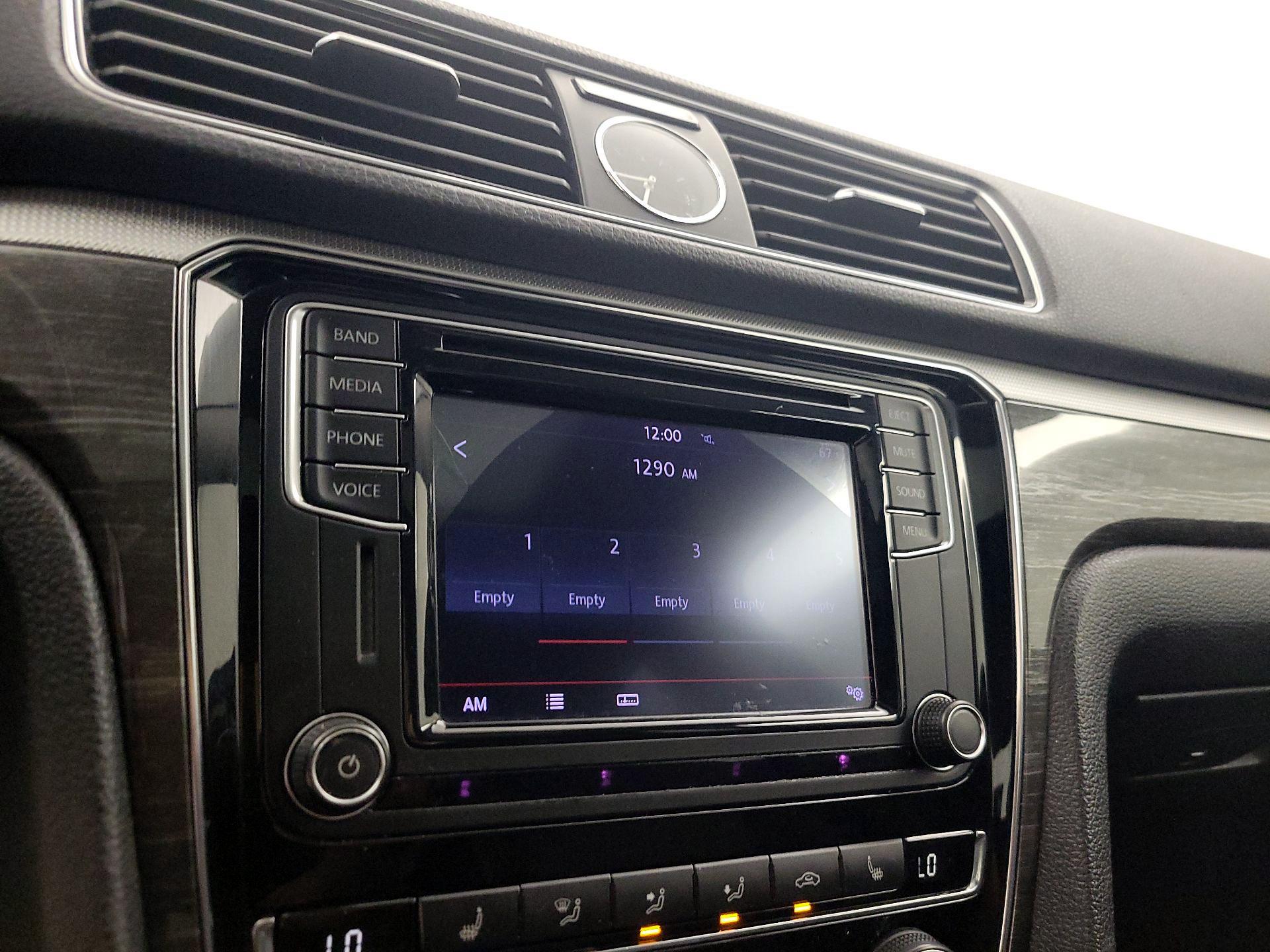 Thumbnail: 2016 Volkswagen Passat - 15