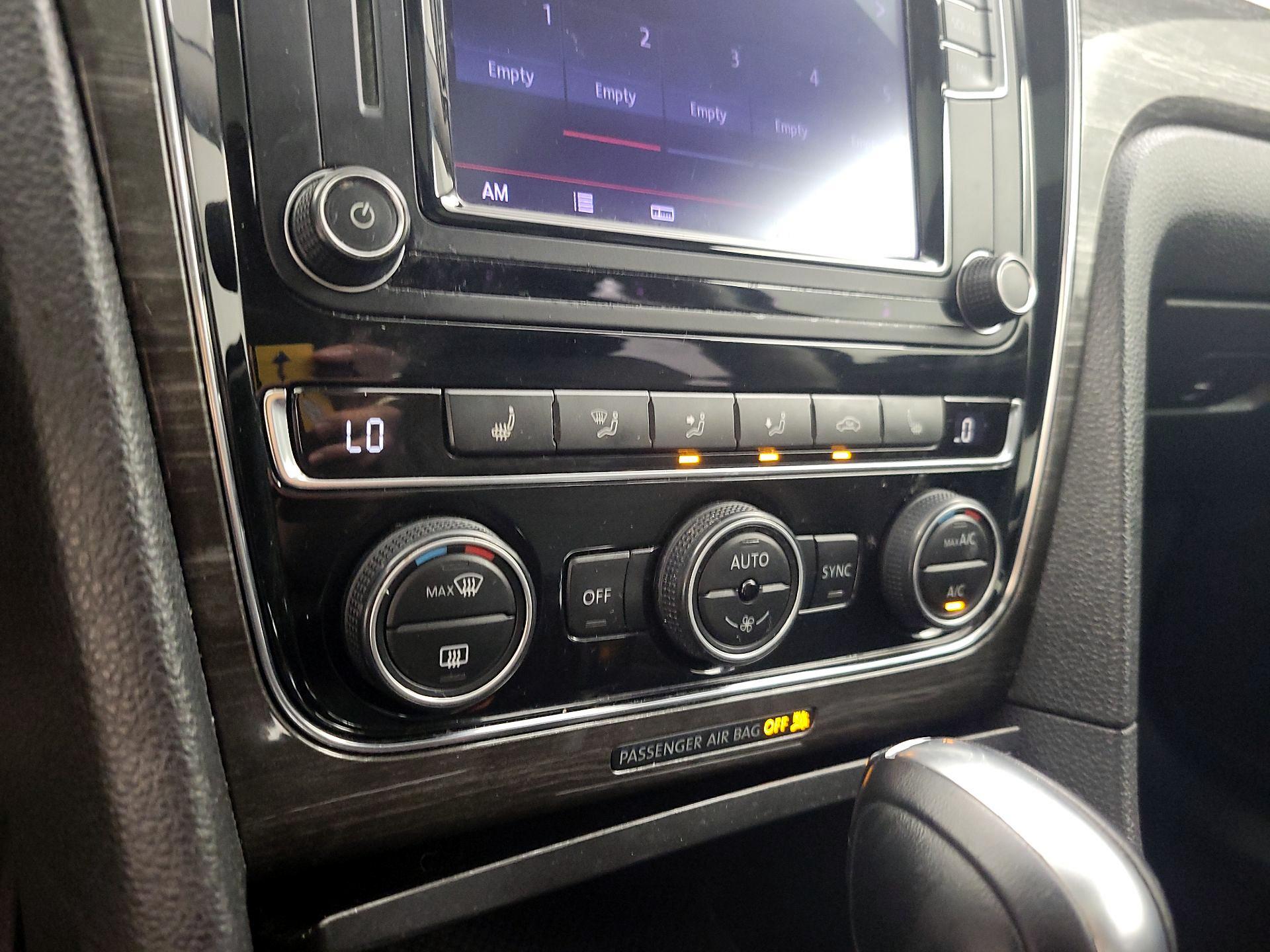 Thumbnail: 2016 Volkswagen Passat - 16