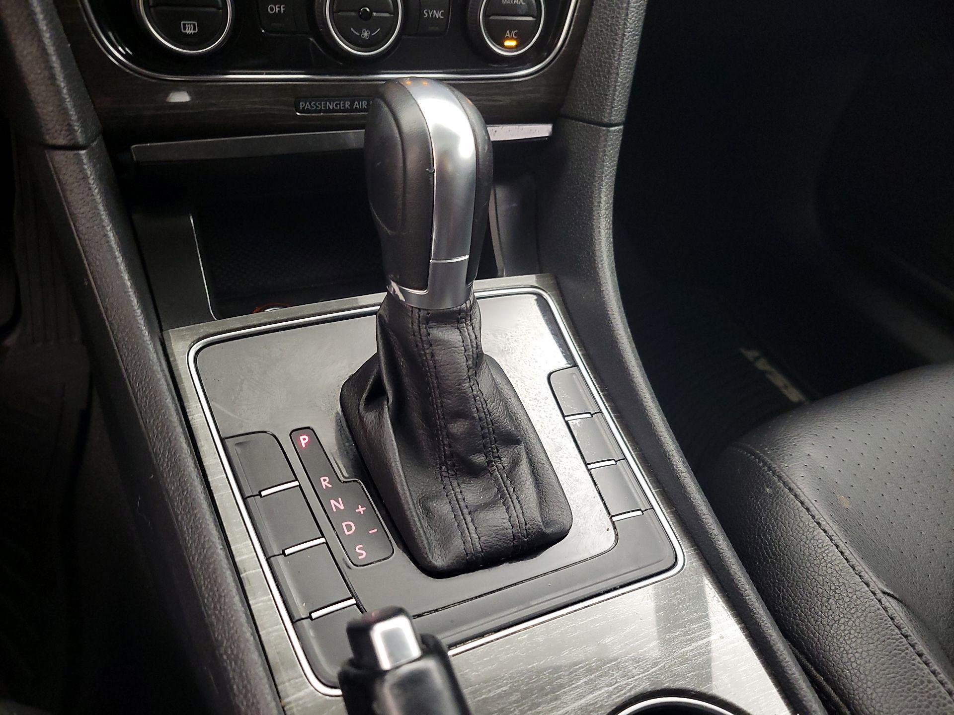 Thumbnail: 2016 Volkswagen Passat - 17