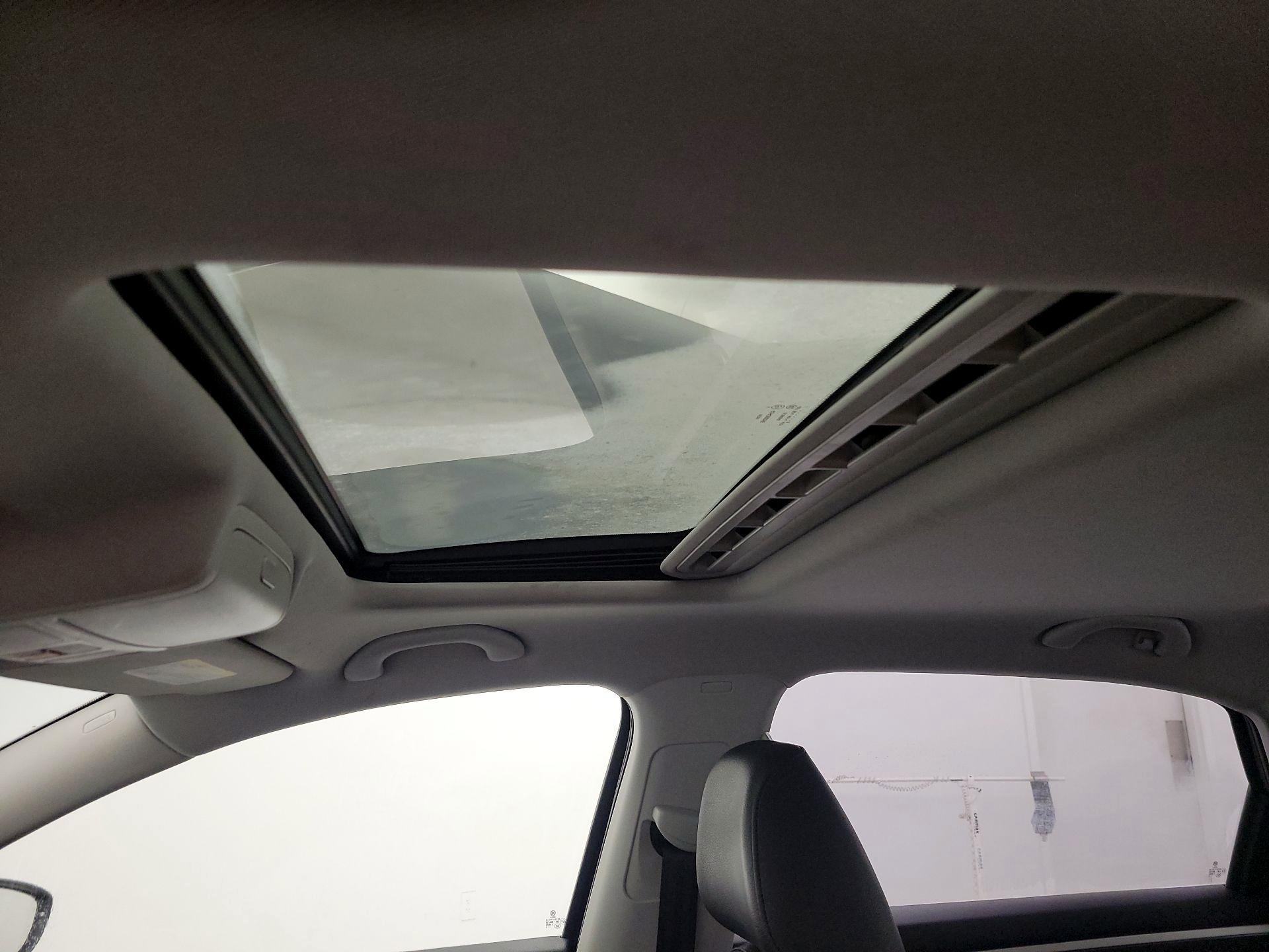 Thumbnail: 2016 Volkswagen Passat - 19