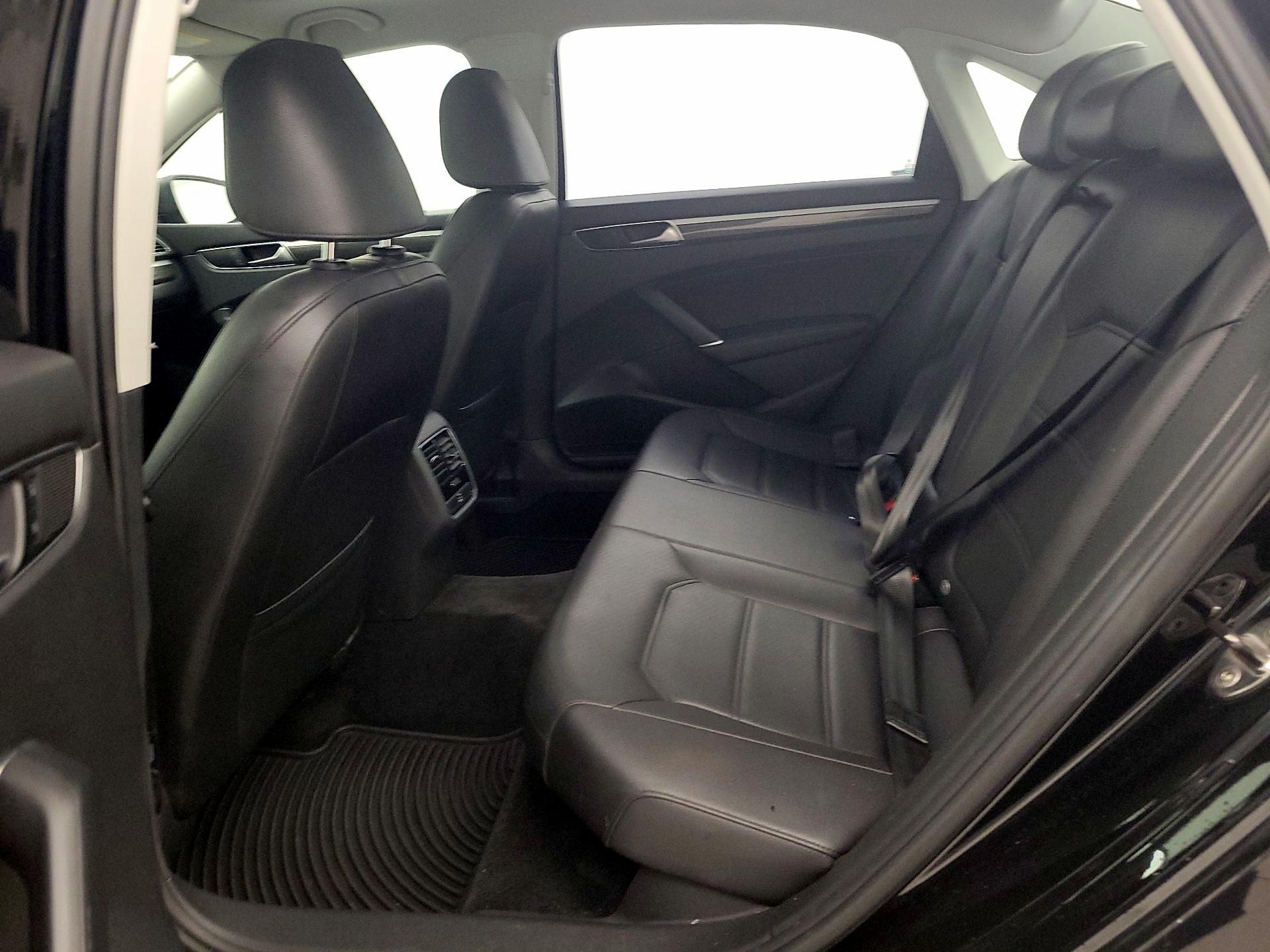 Thumbnail: 2016 Volkswagen Passat - 20