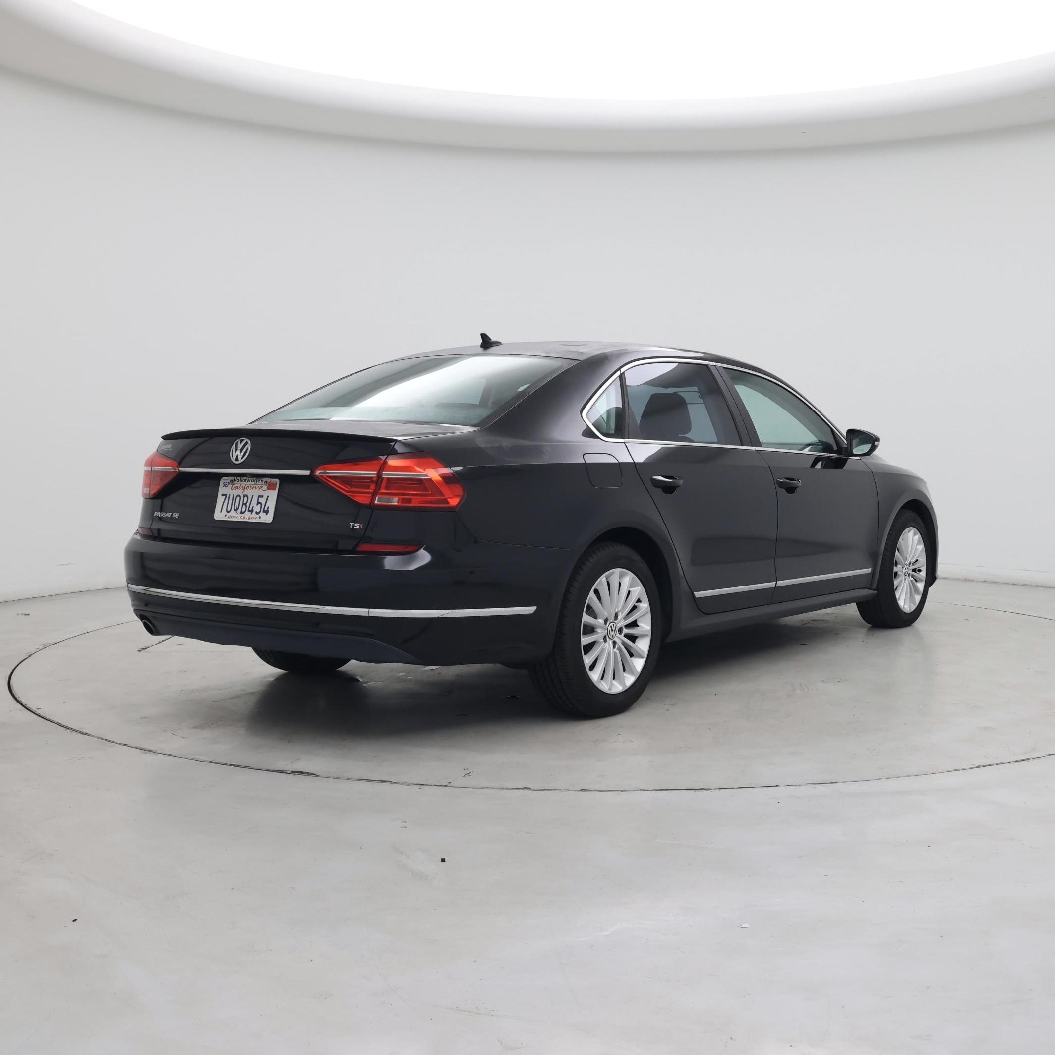 Thumbnail: 2016 Volkswagen Passat - 8