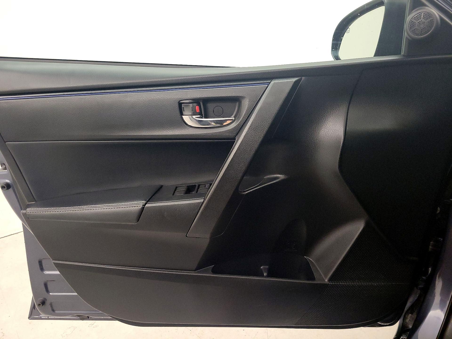 Thumbnail: 2017 Toyota Corolla - 12