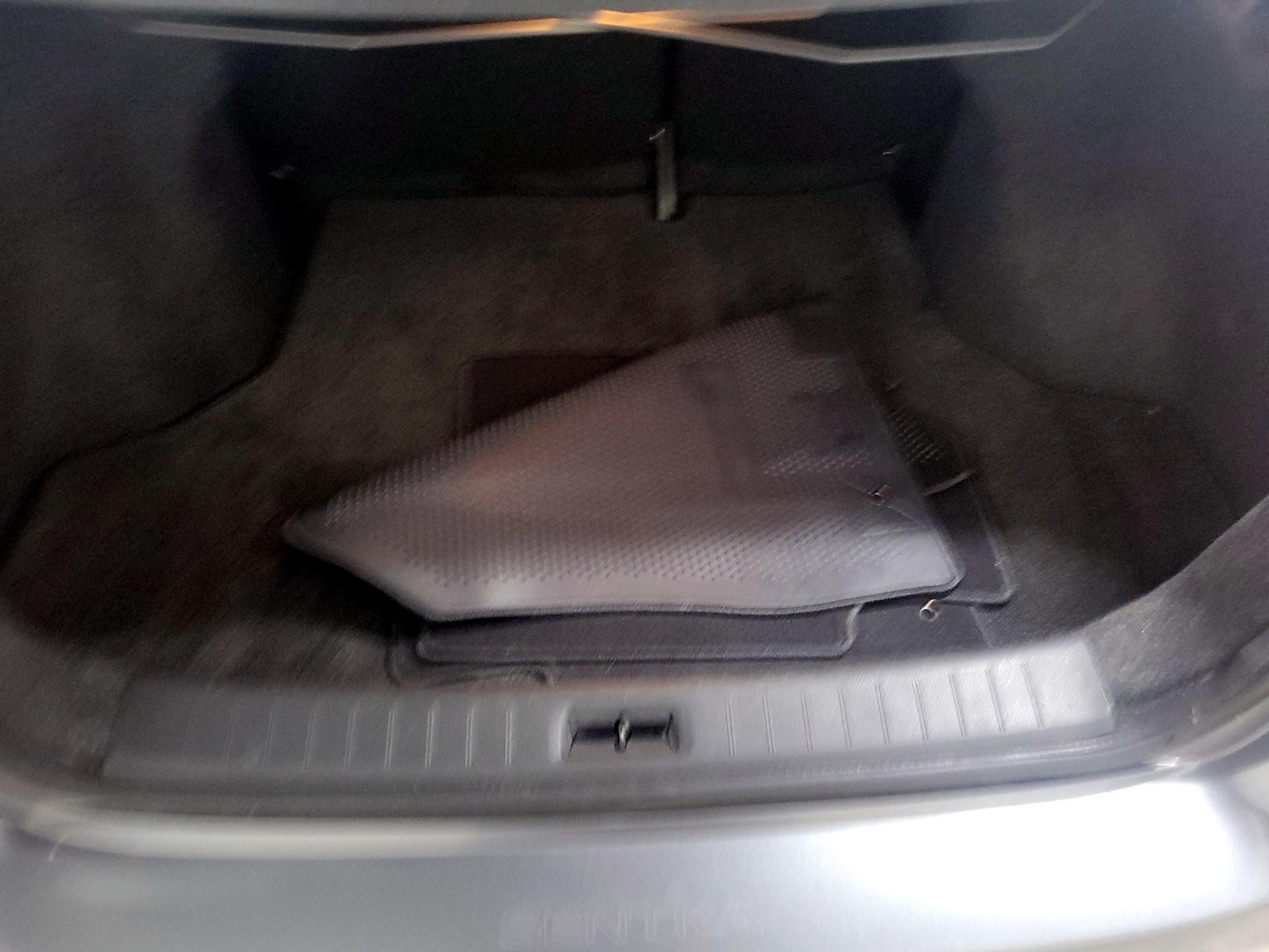 Thumbnail: 2019 Nissan Sentra - 18