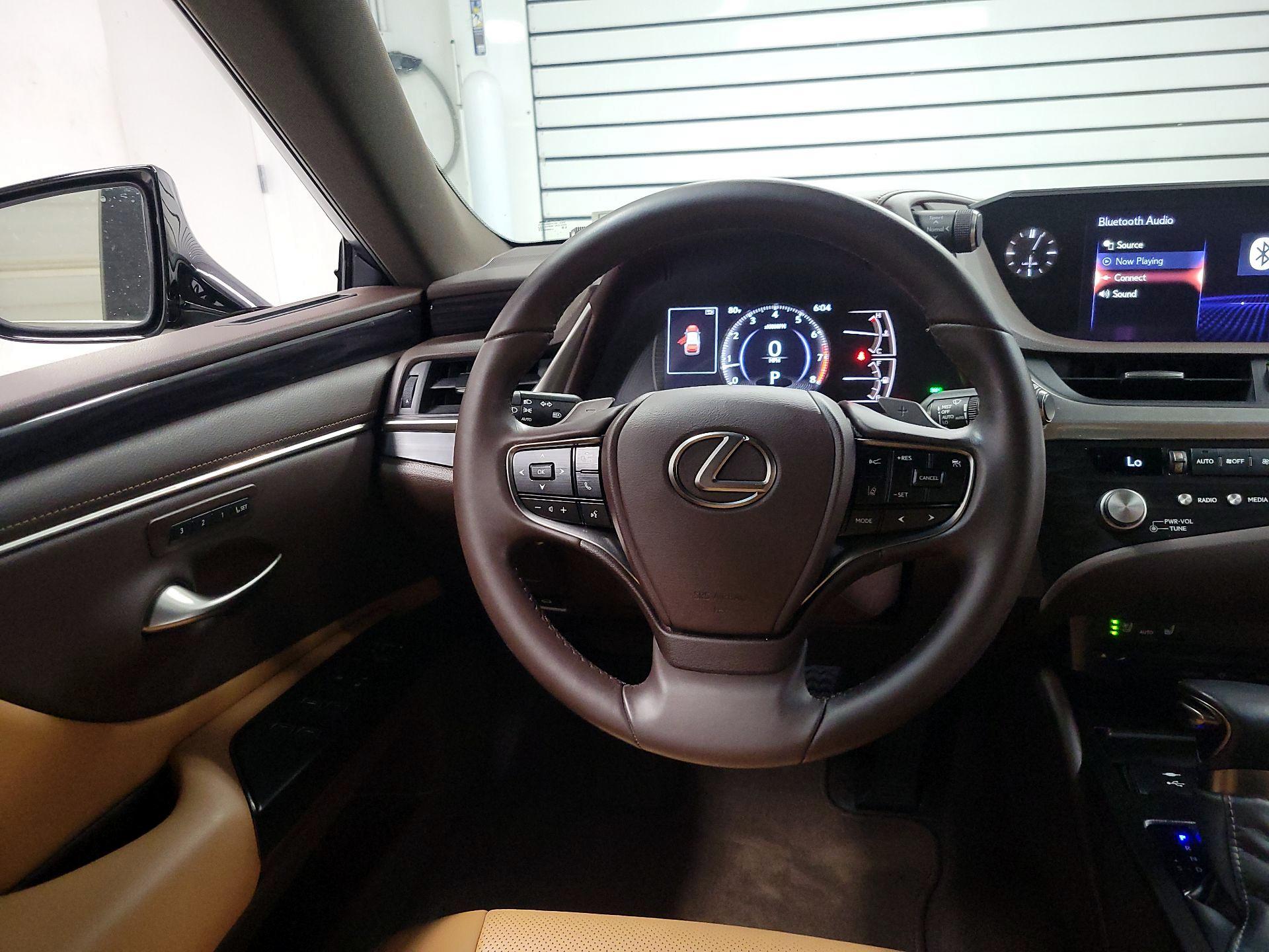 Thumbnail: 2021 Lexus ES - 10