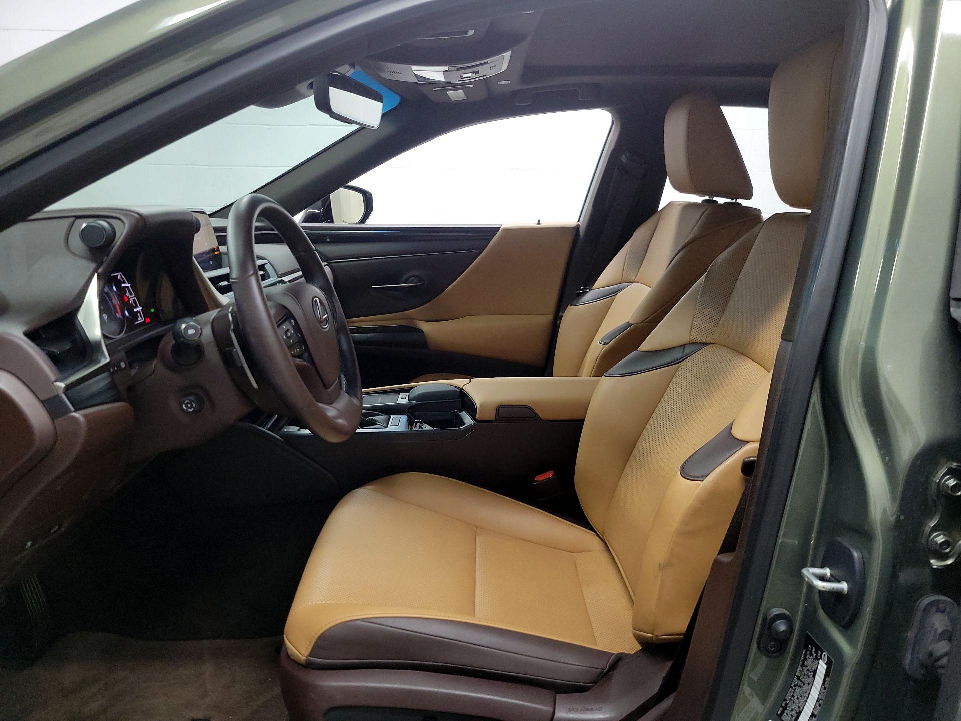 Thumbnail: 2021 Lexus ES - 11