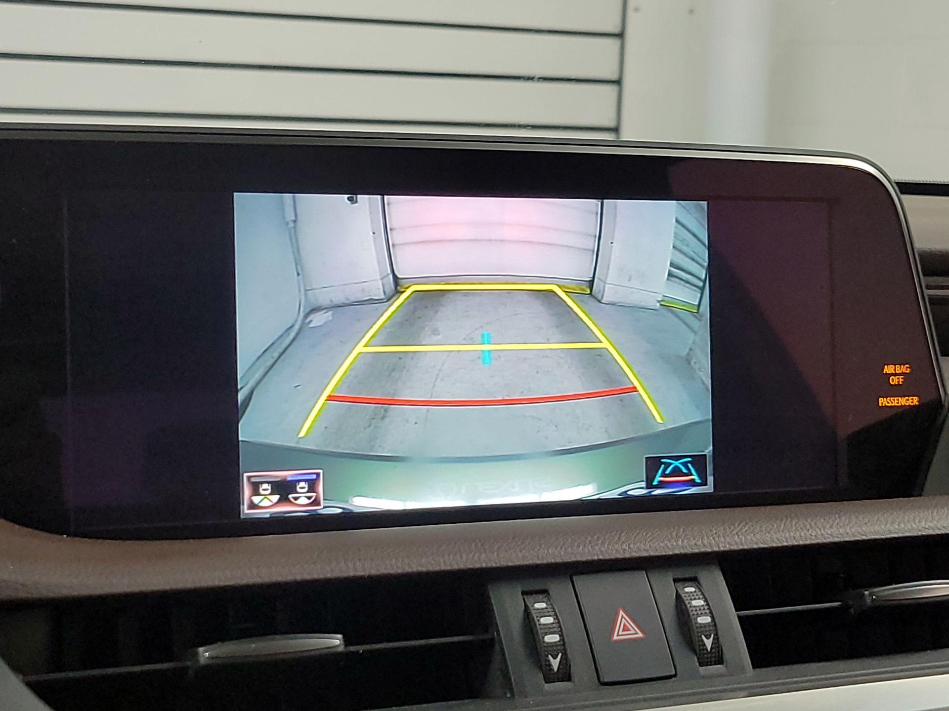 Thumbnail: 2021 Lexus ES - 13