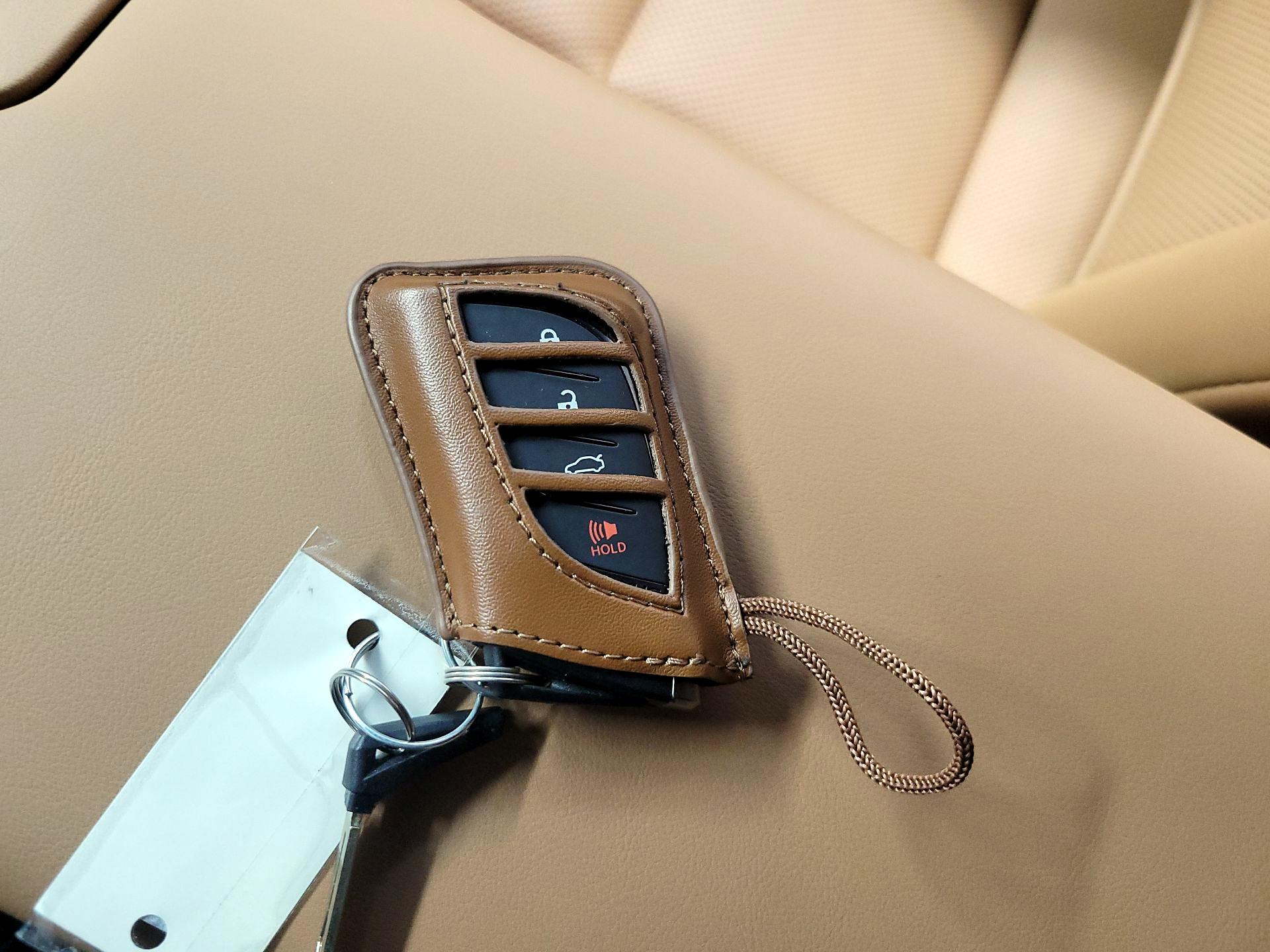 Thumbnail: 2021 Lexus ES - 20