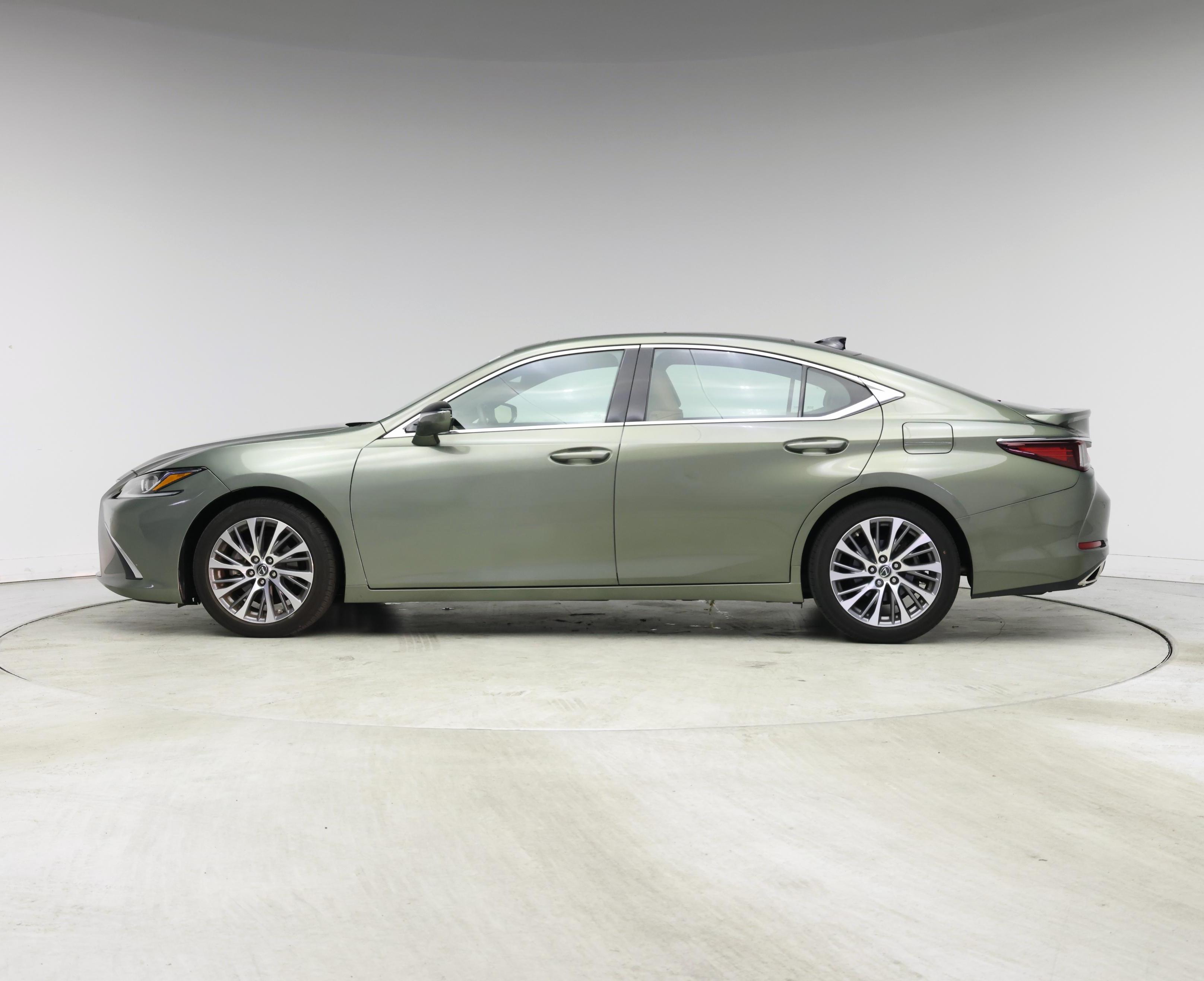 Thumbnail: 2021 Lexus ES - 3