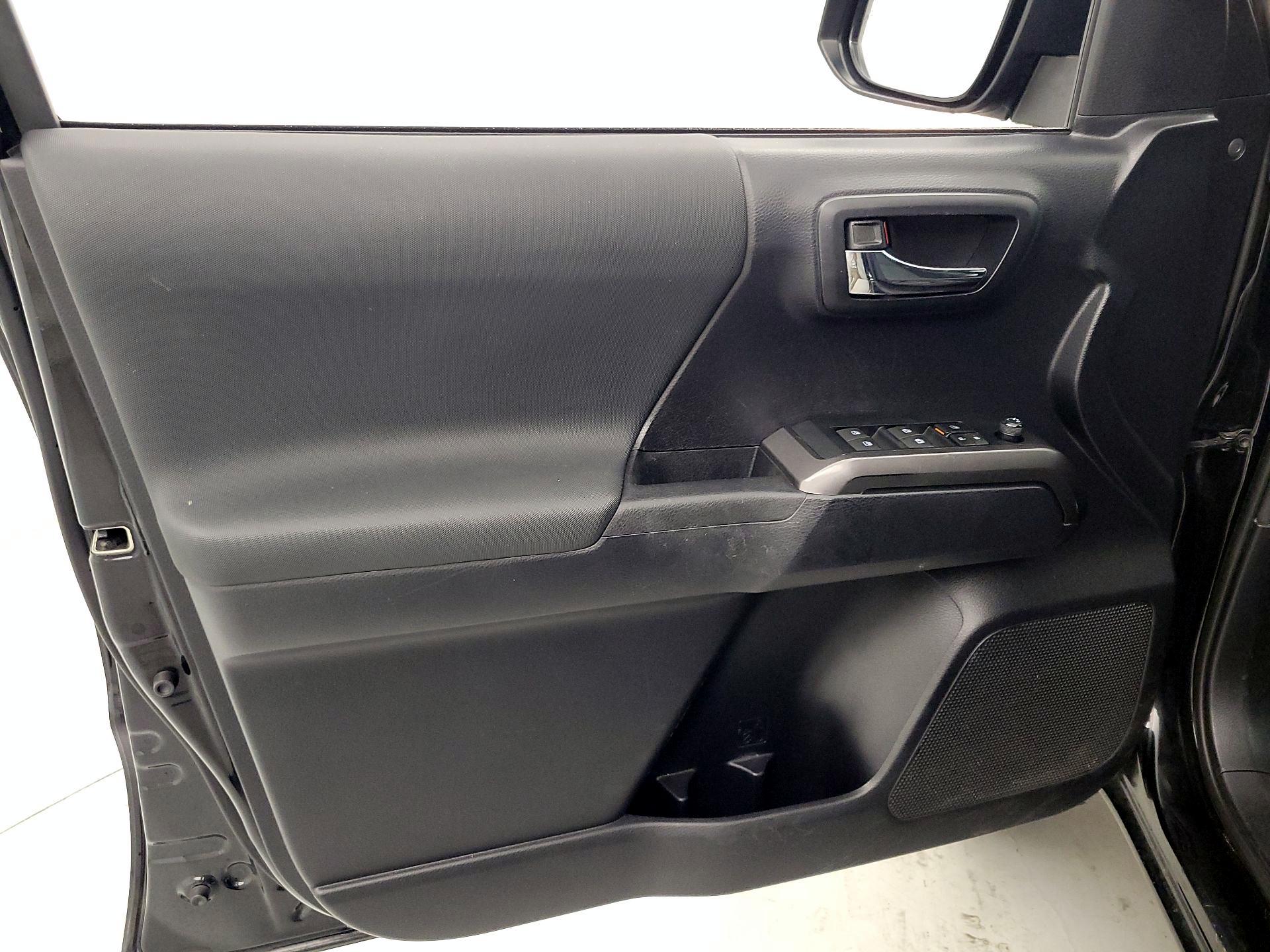 Thumbnail: 2021 Toyota Tacoma - 12