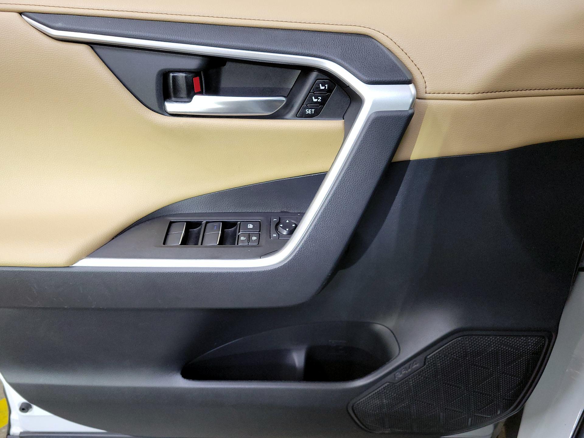 Thumbnail: 2021 Toyota RAV4 - 12