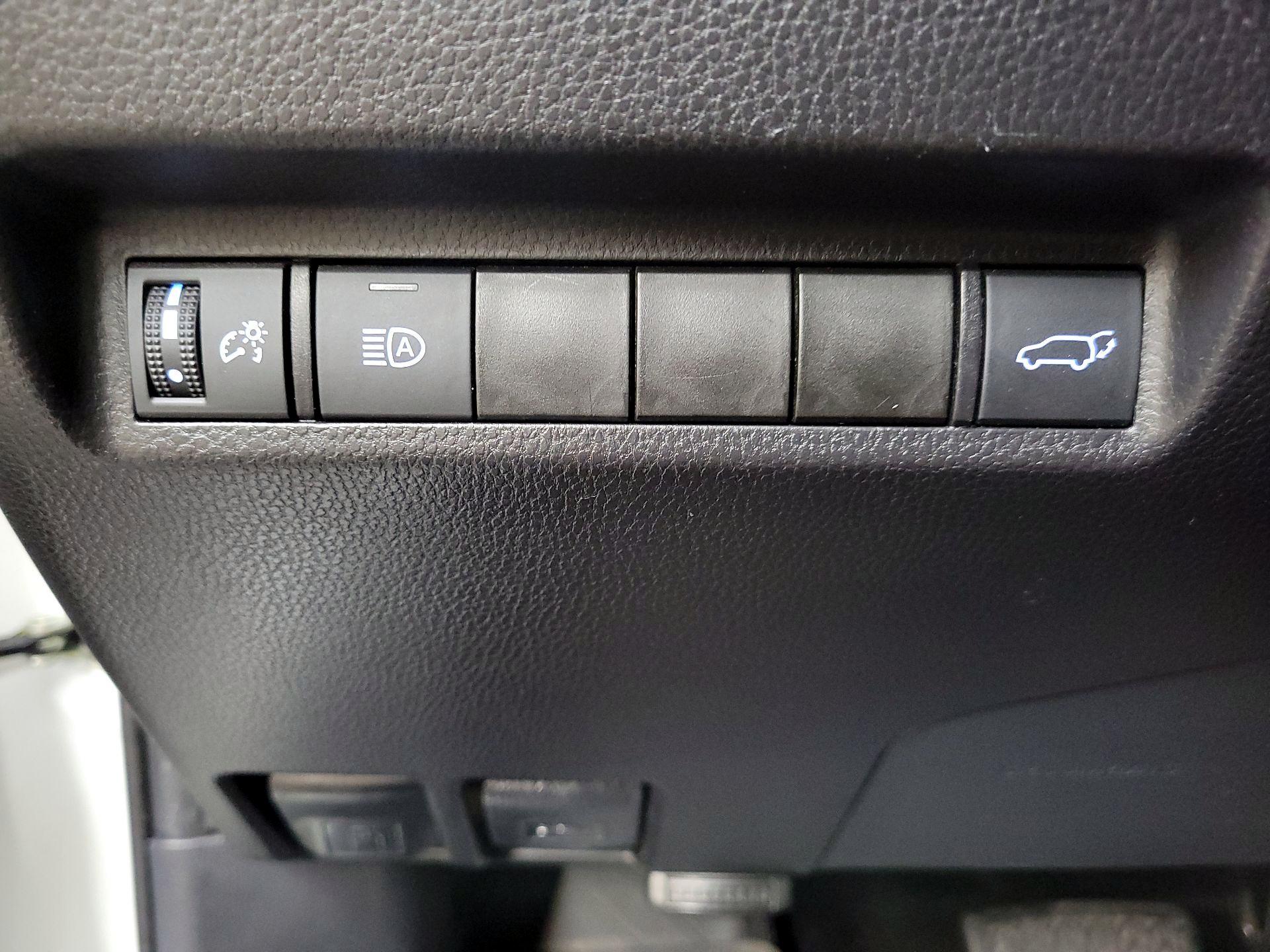 Thumbnail: 2021 Toyota RAV4 - 13