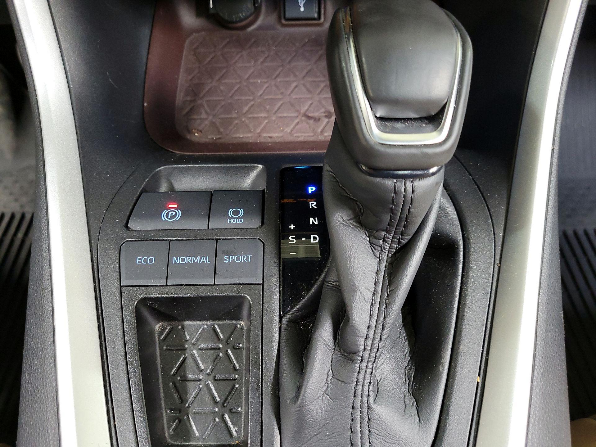 Thumbnail: 2021 Toyota RAV4 - 17