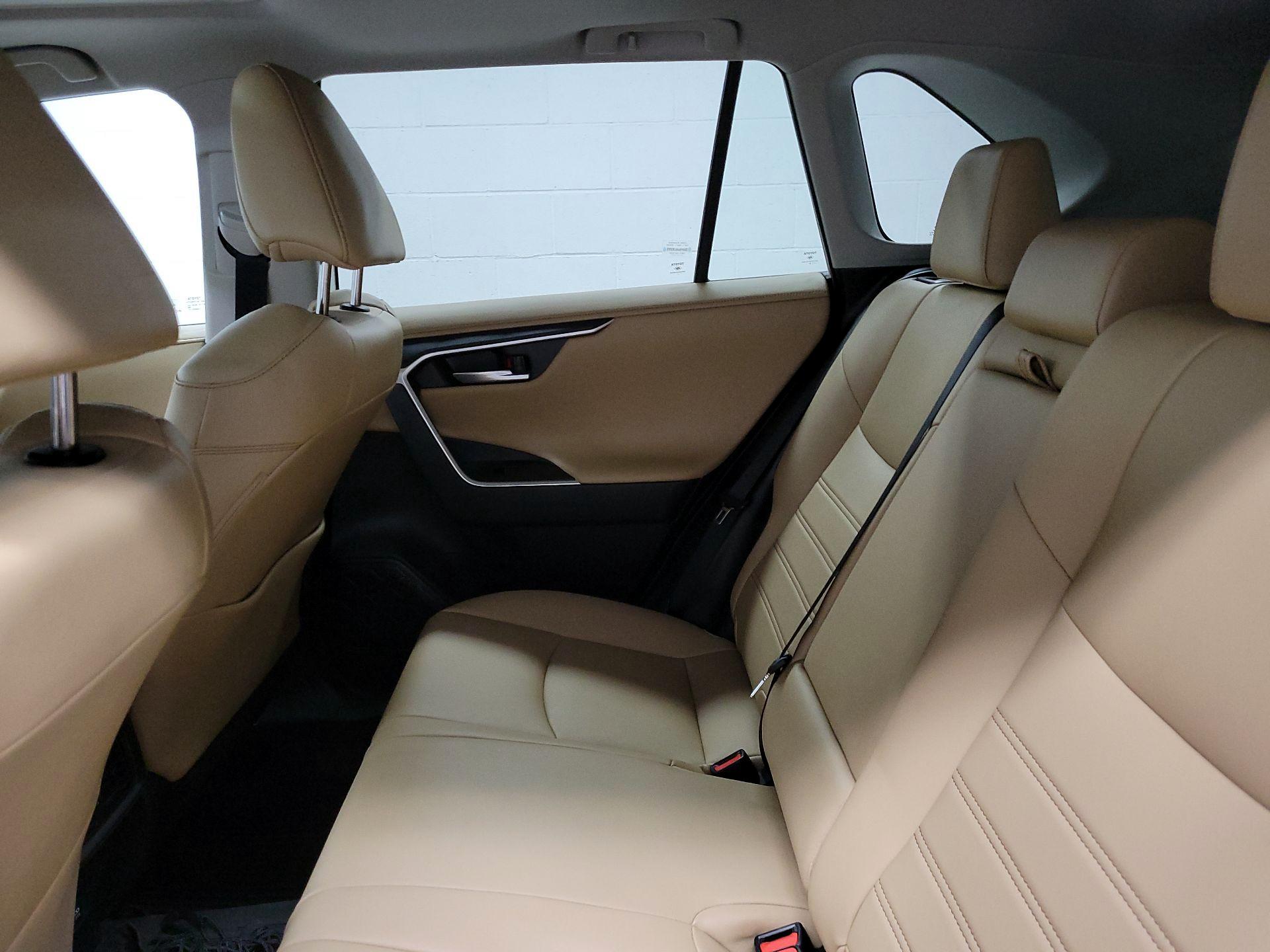 Thumbnail: 2021 Toyota RAV4 - 19