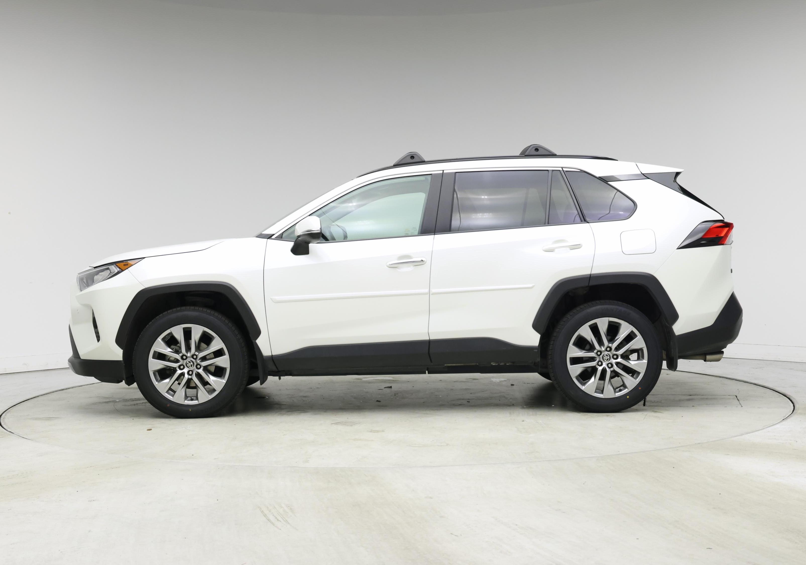 Thumbnail: 2021 Toyota RAV4 - 3