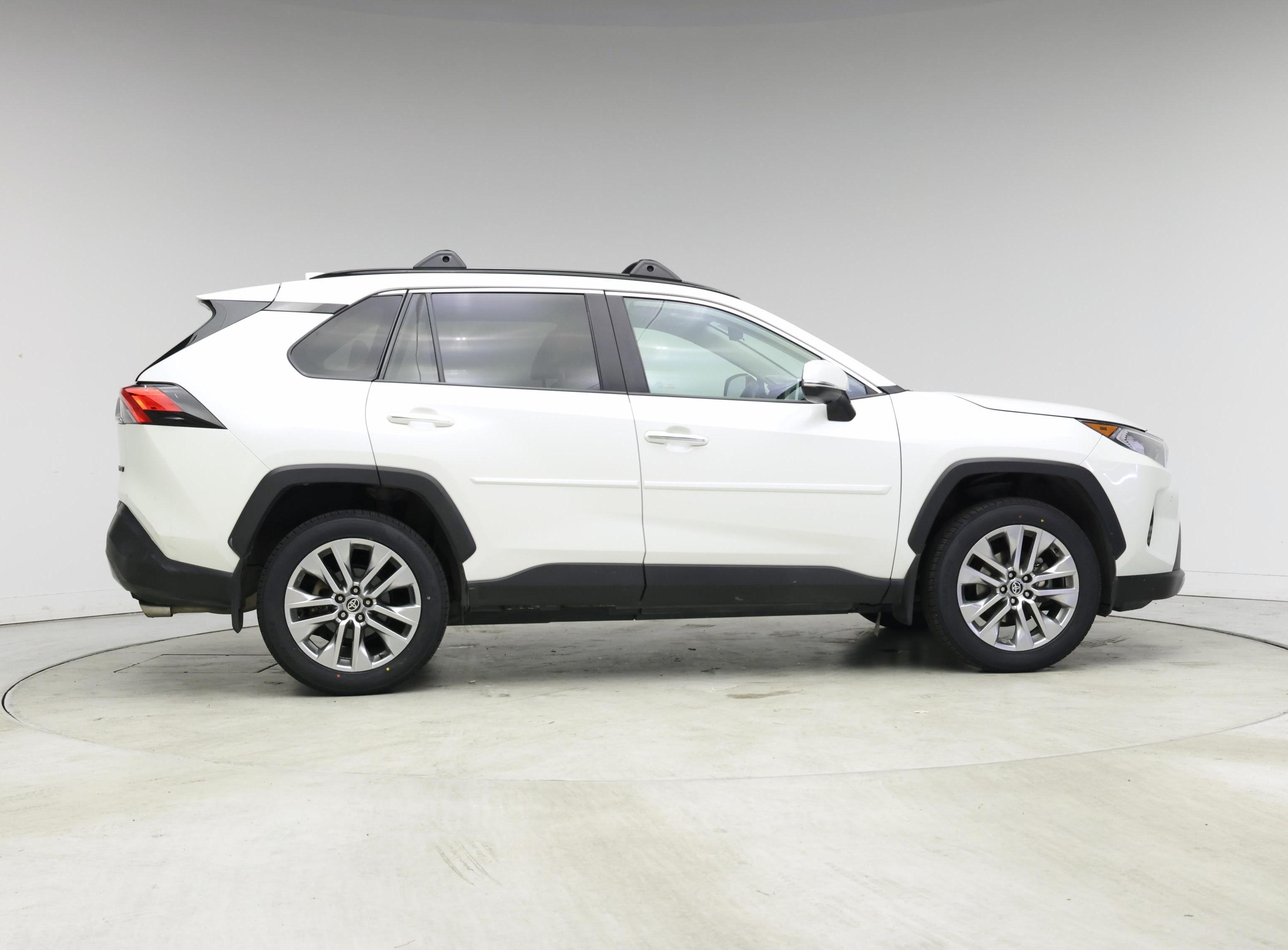 Thumbnail: 2021 Toyota RAV4 - 7