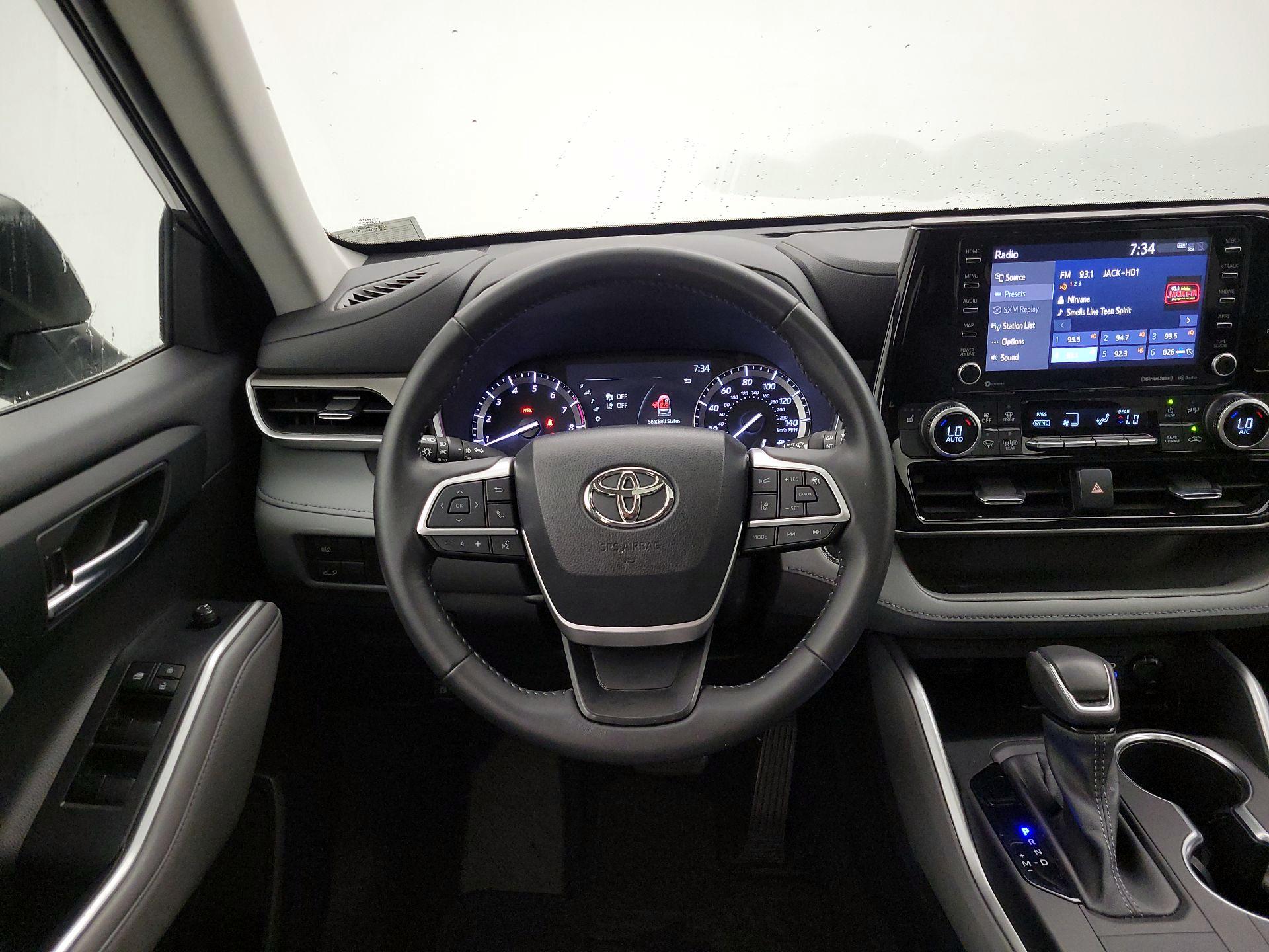 Thumbnail: 2022 Toyota Highlander - 10