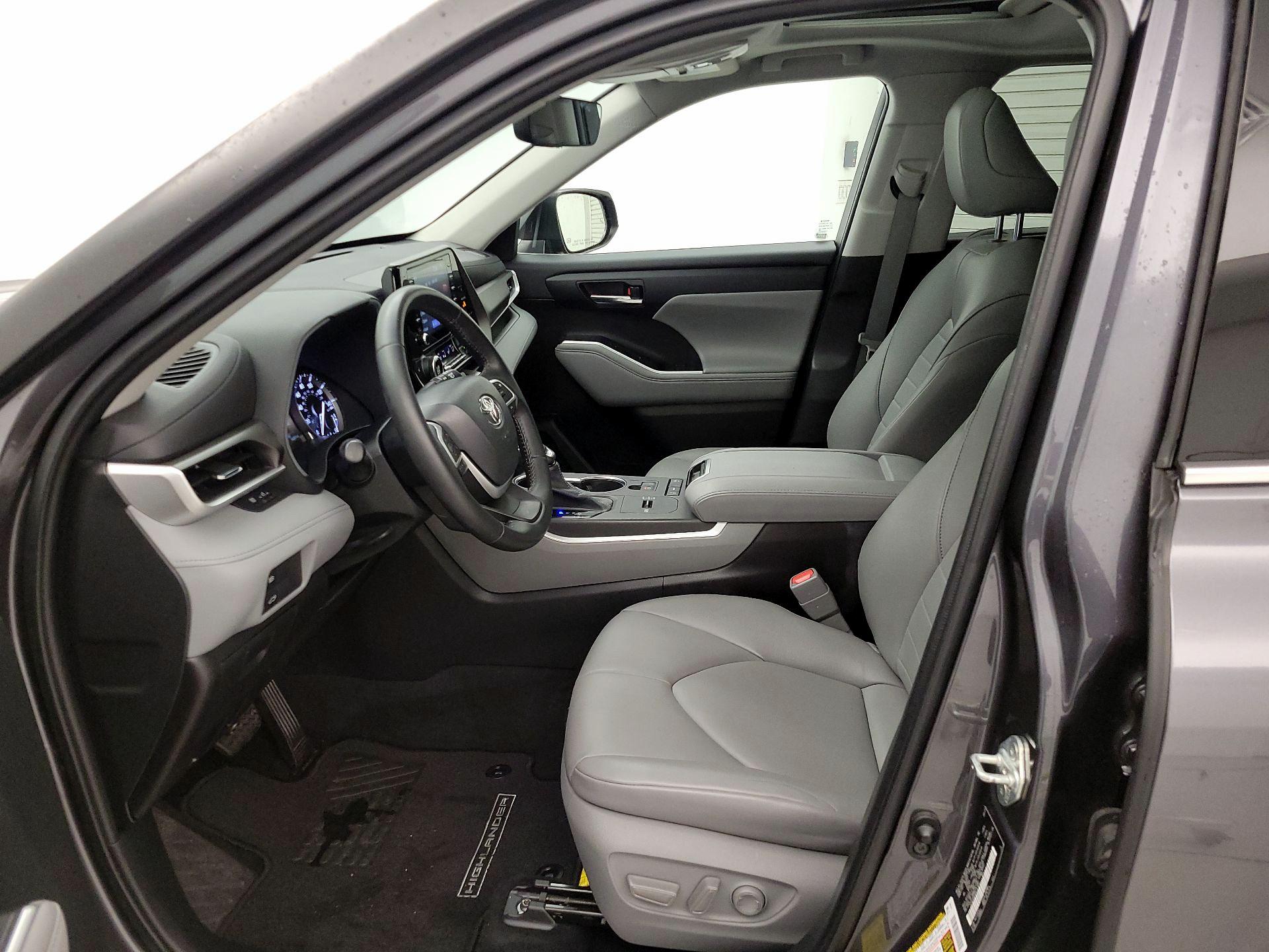 Thumbnail: 2022 Toyota Highlander - 11