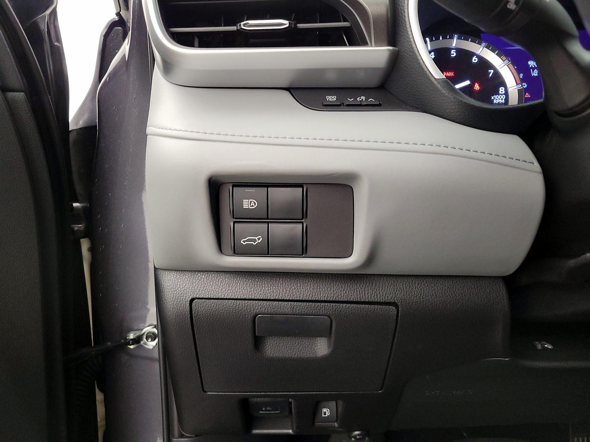 Thumbnail: 2022 Toyota Highlander - 13