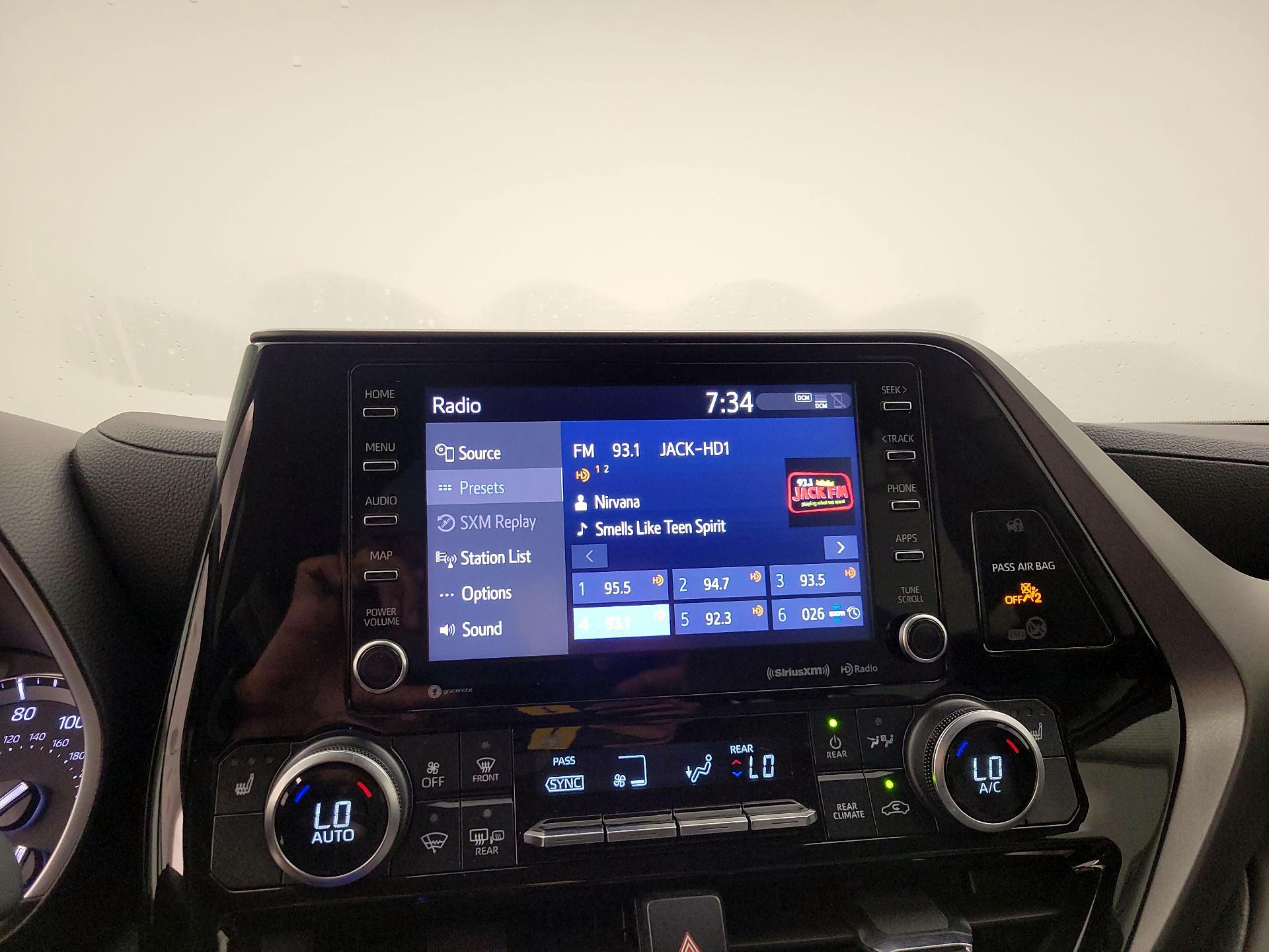 Thumbnail: 2022 Toyota Highlander - 15