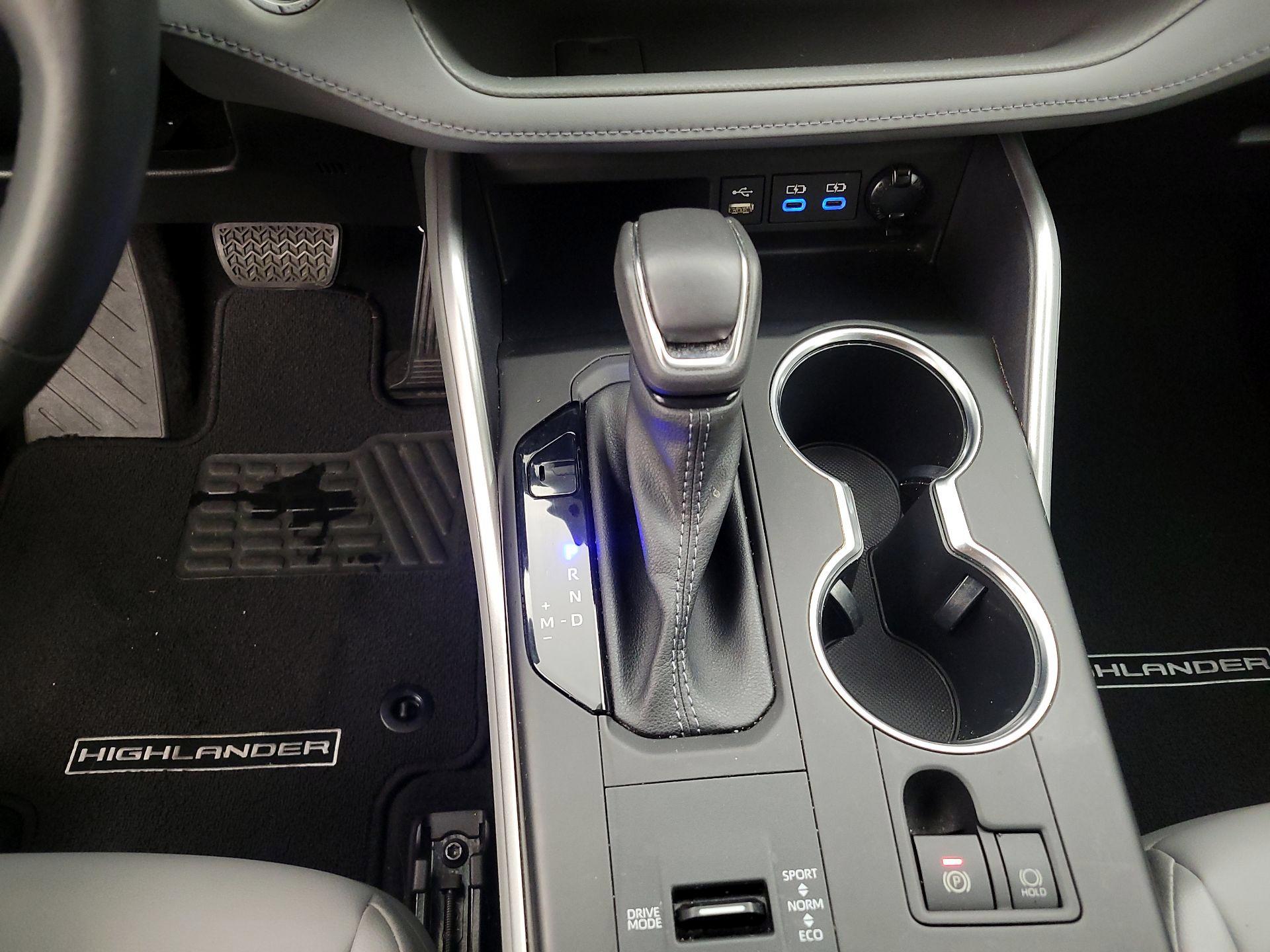 Thumbnail: 2022 Toyota Highlander - 17