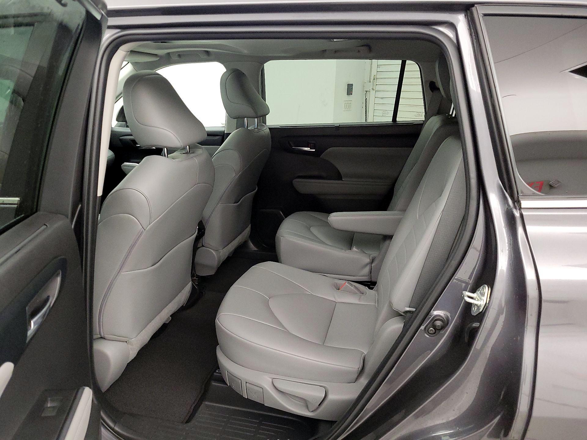 Thumbnail: 2022 Toyota Highlander - 20