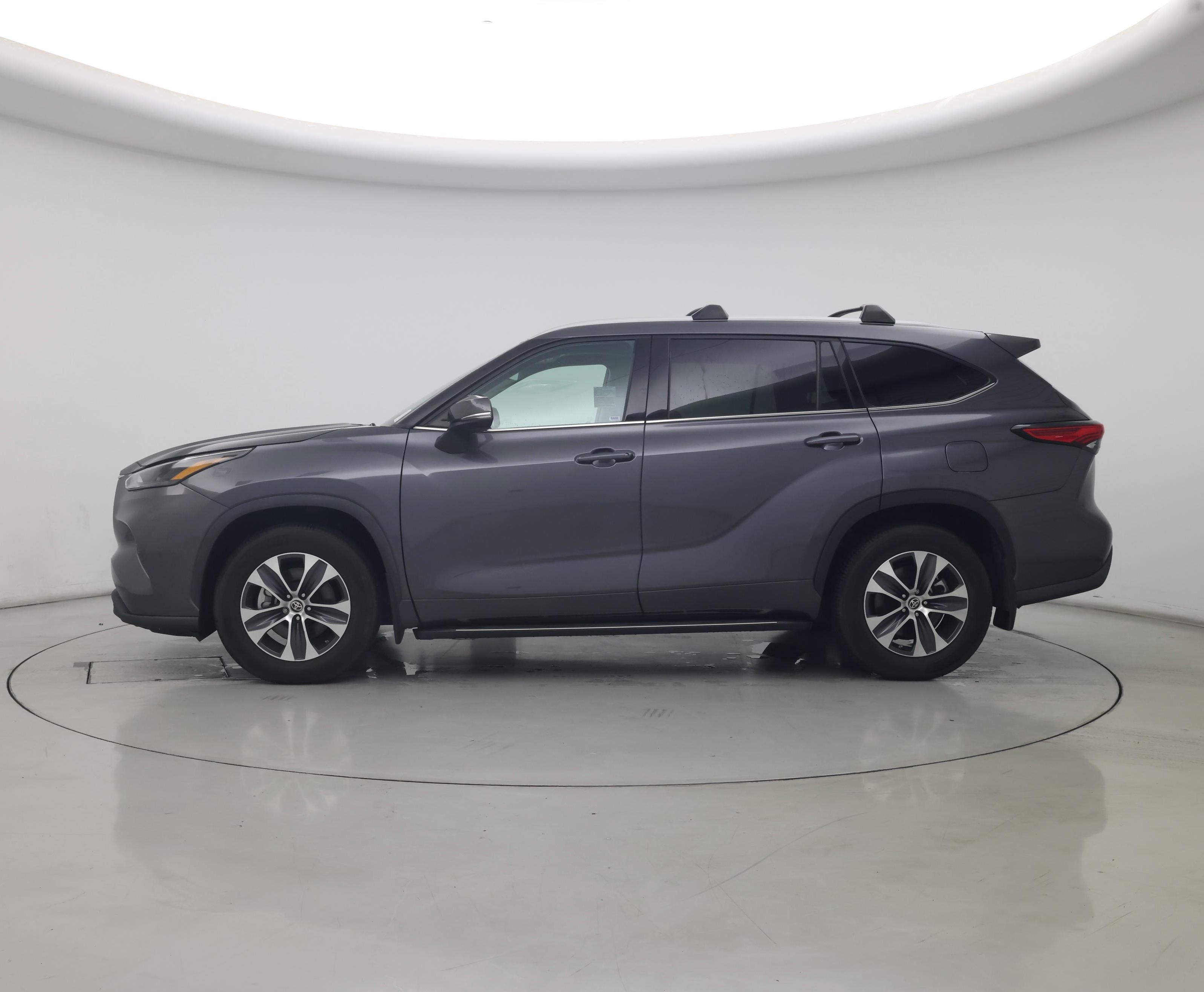 Thumbnail: 2022 Toyota Highlander - 3