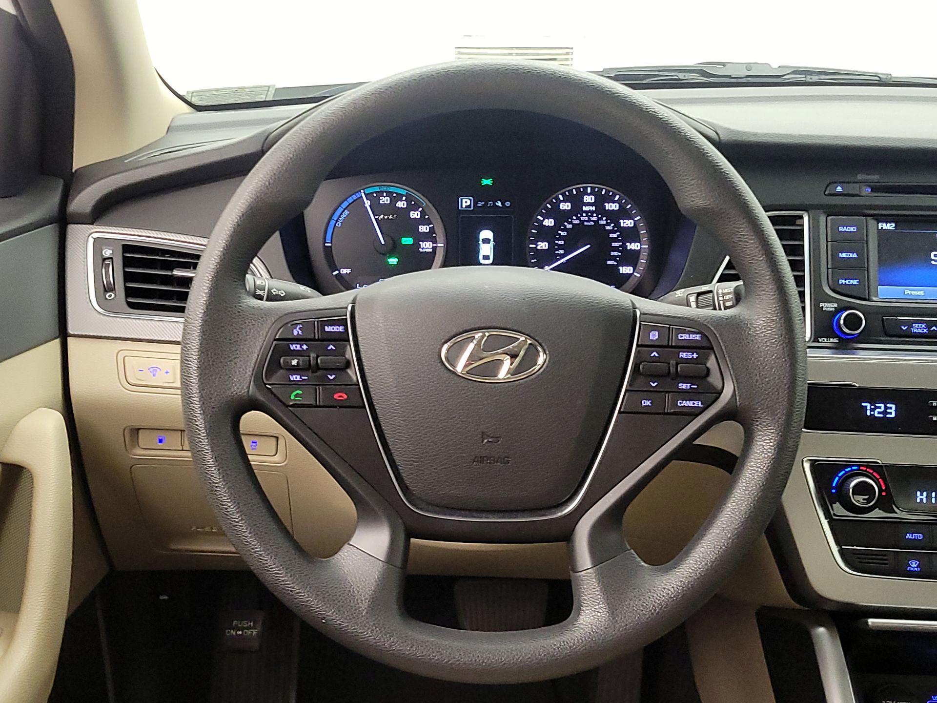 Thumbnail: 2016 Hyundai Sonata - 10