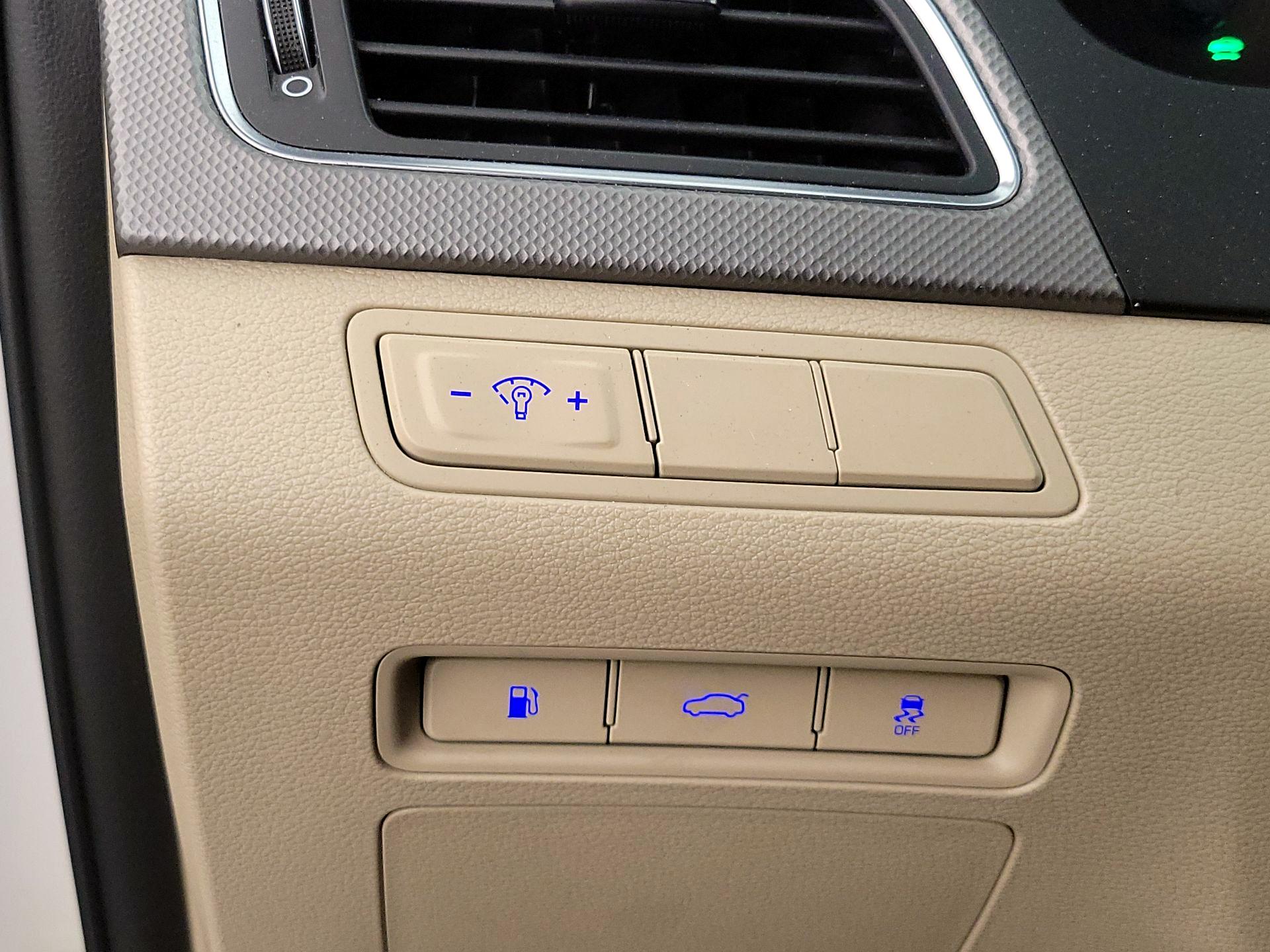 Thumbnail: 2016 Hyundai Sonata - 13