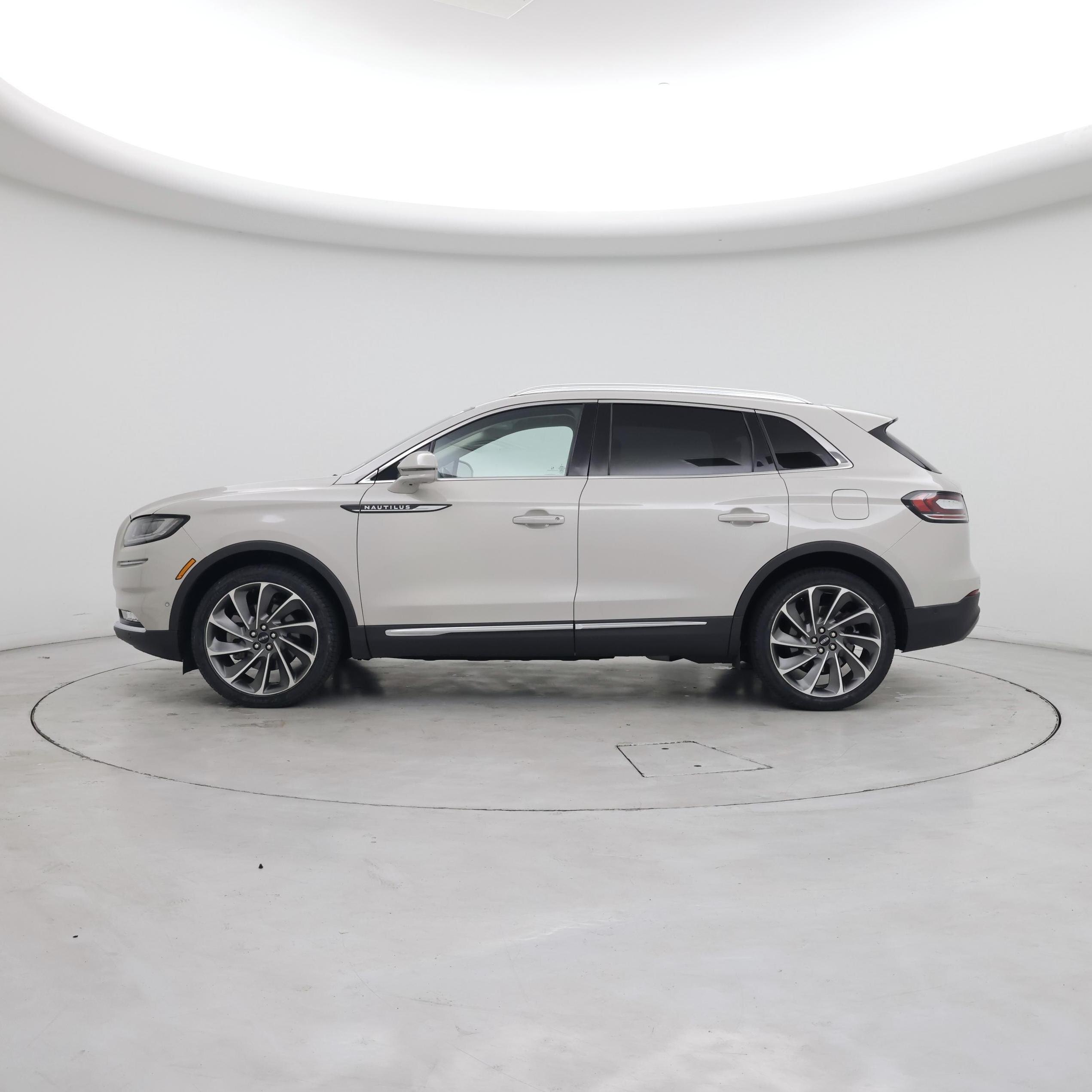 Thumbnail: 2023 Lincoln Nautilus - 3