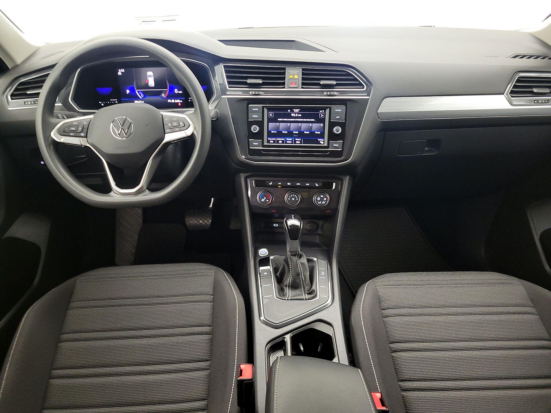 Thumbnail: 2023 Volkswagen Tiguan - 9