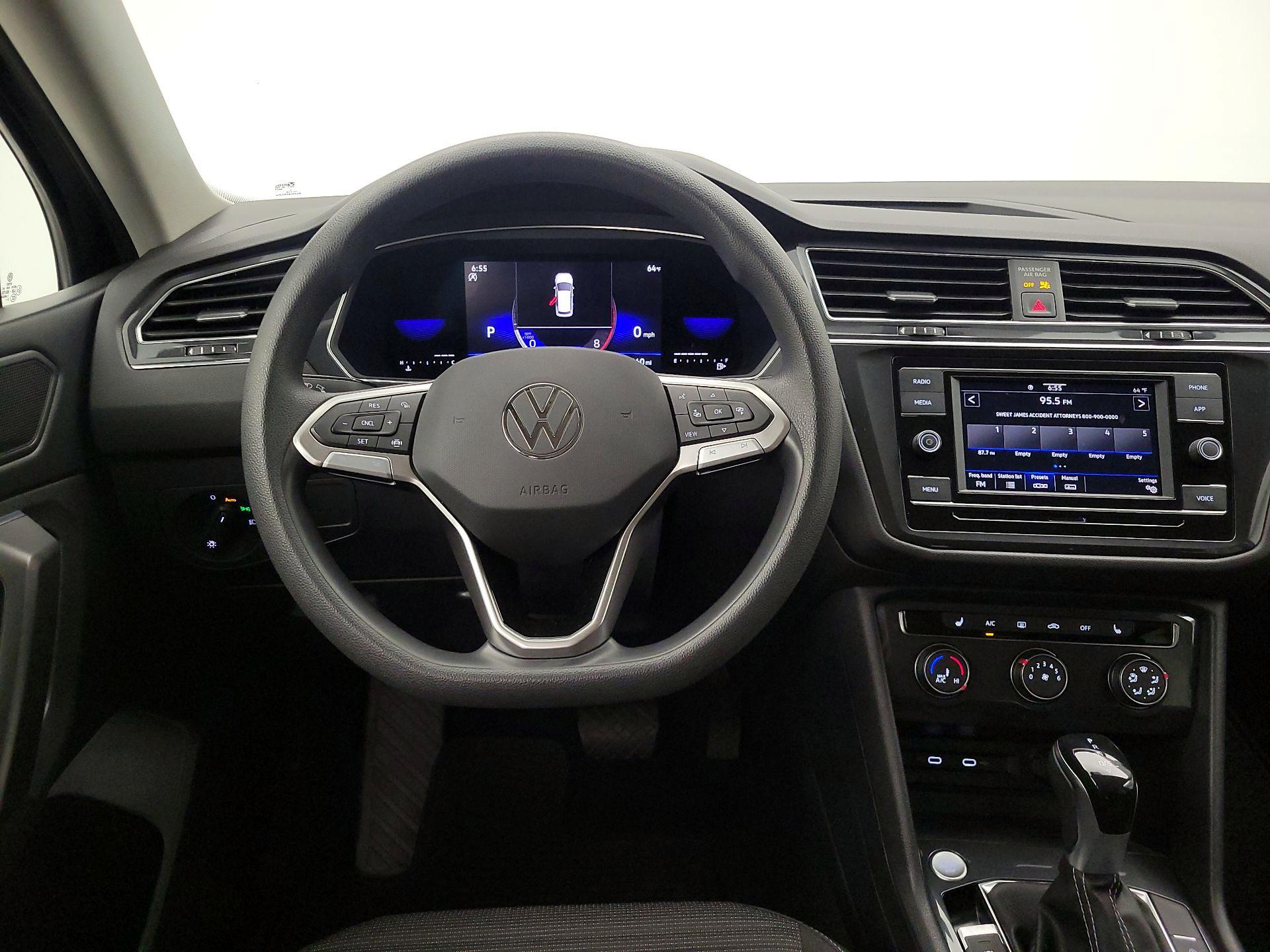 Thumbnail: 2023 Volkswagen Tiguan - 10