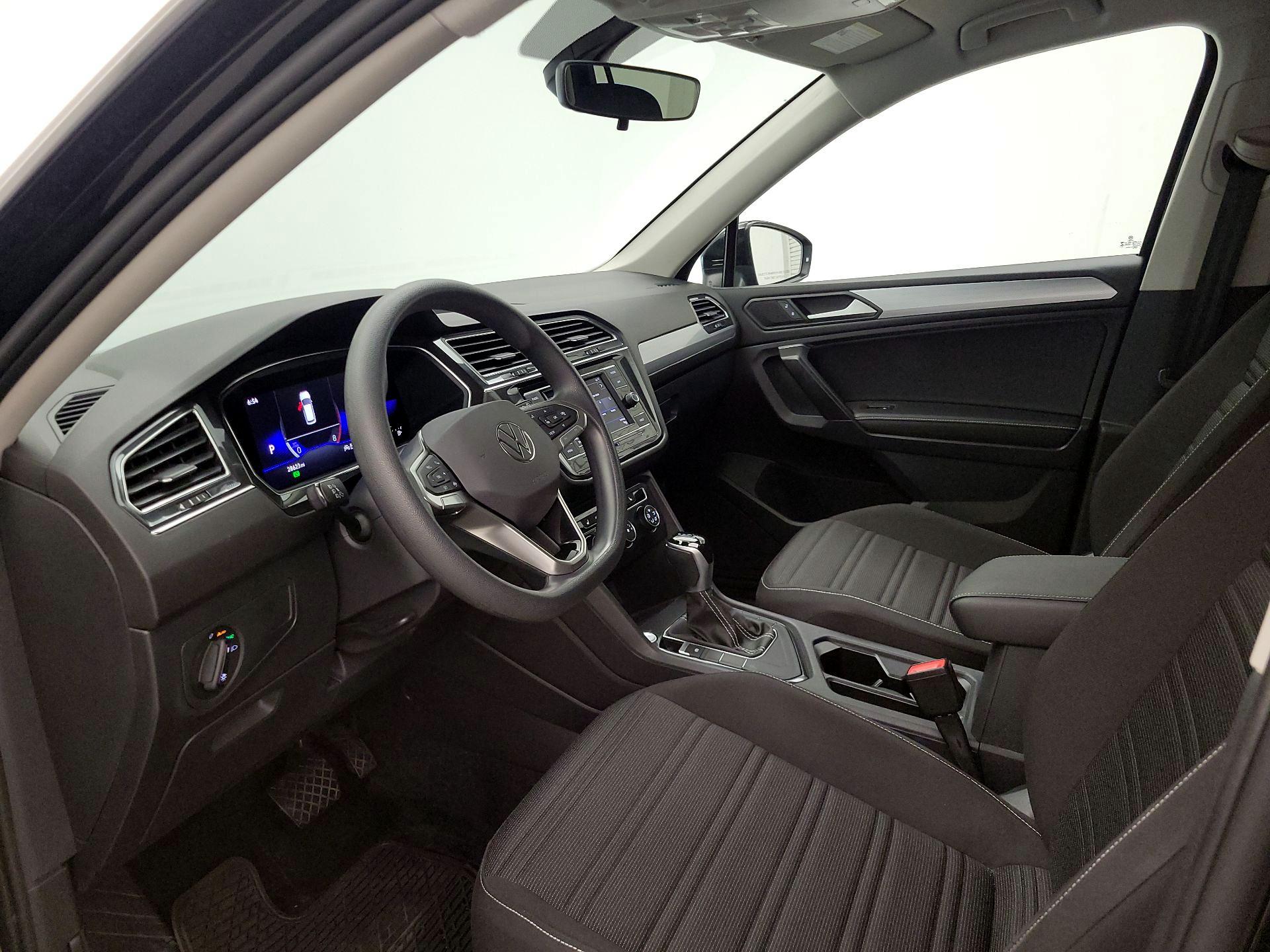 Thumbnail: 2023 Volkswagen Tiguan - 11