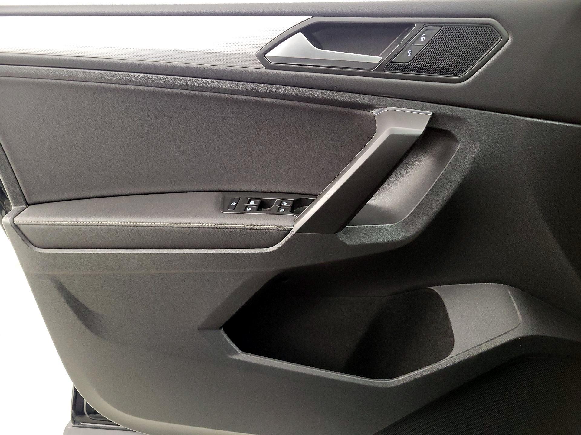 Thumbnail: 2023 Volkswagen Tiguan - 12