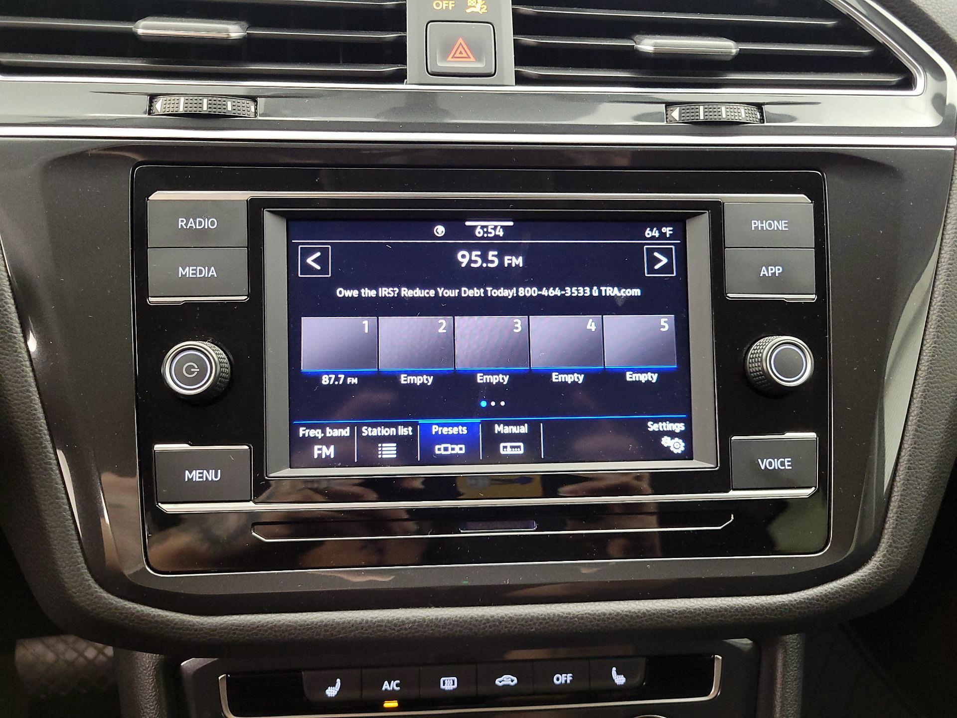 Thumbnail: 2023 Volkswagen Tiguan - 15