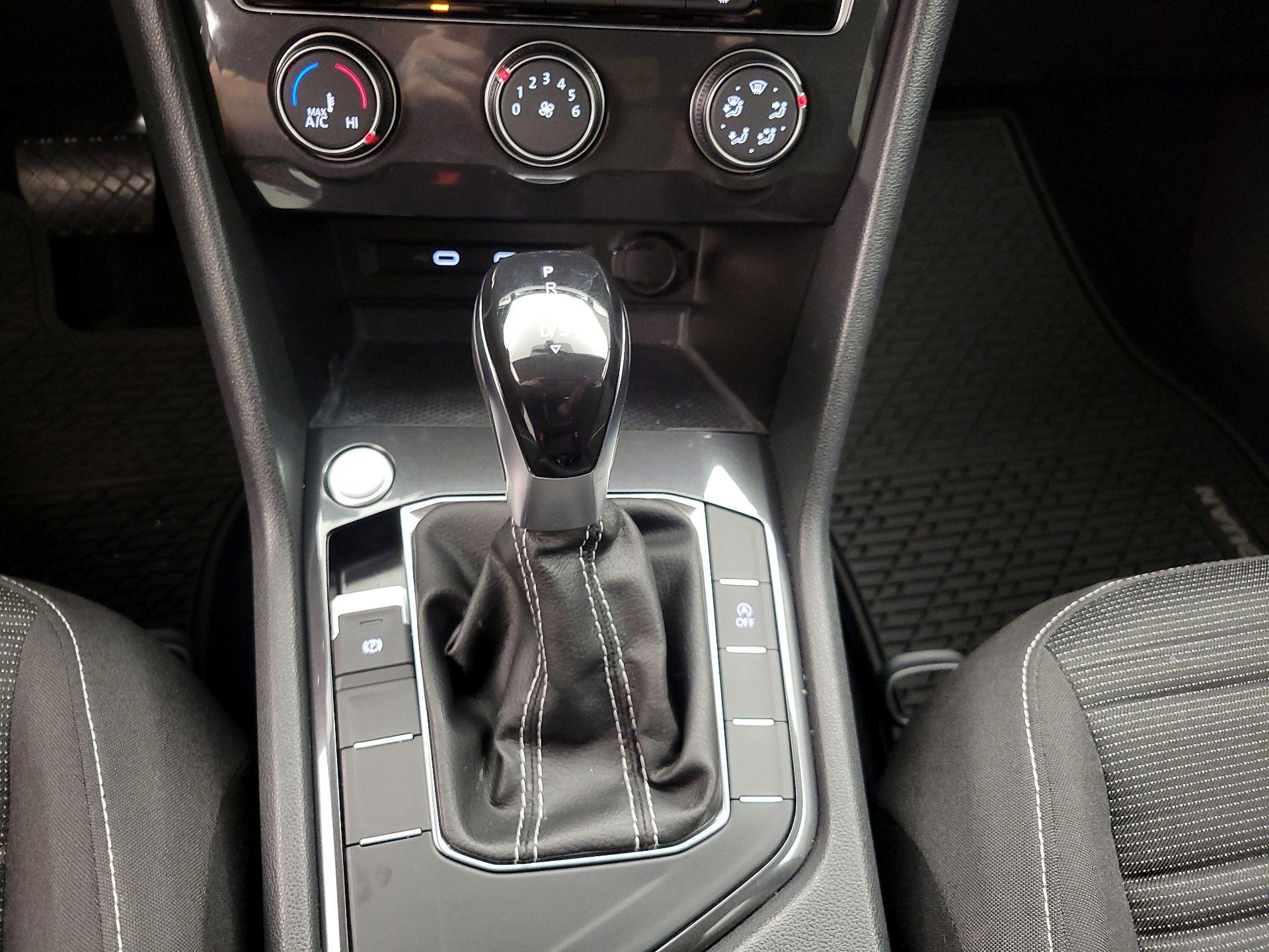 Thumbnail: 2023 Volkswagen Tiguan - 17