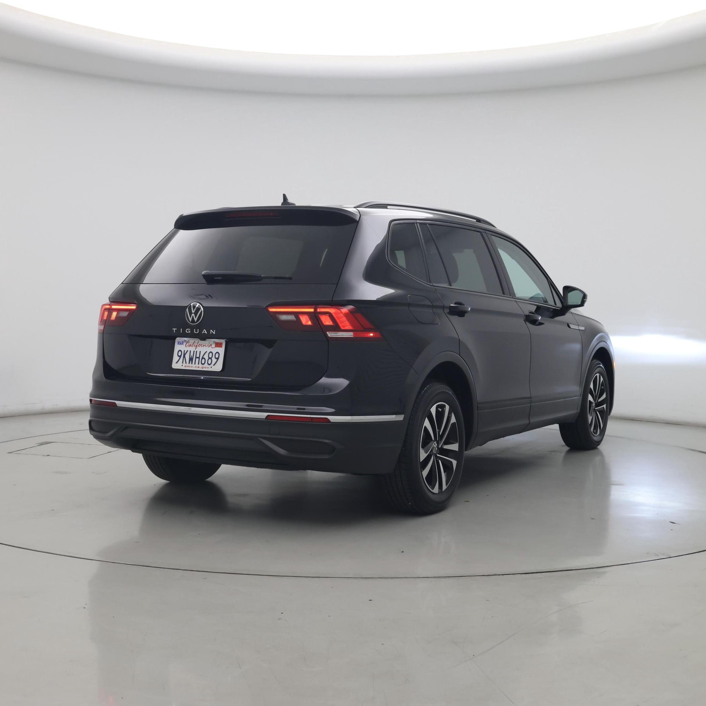 Thumbnail: 2023 Volkswagen Tiguan - 8