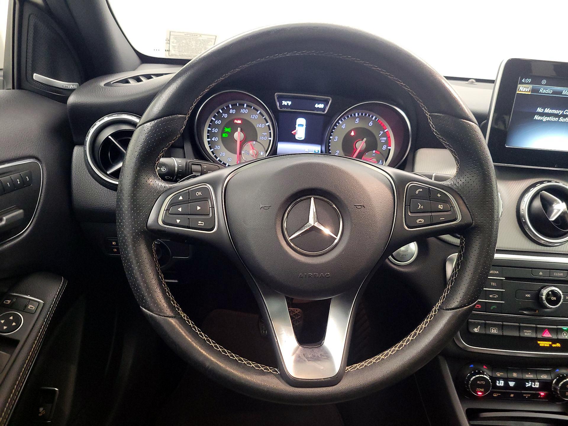 Thumbnail: 2017 Mercedes-Benz GLA - 10