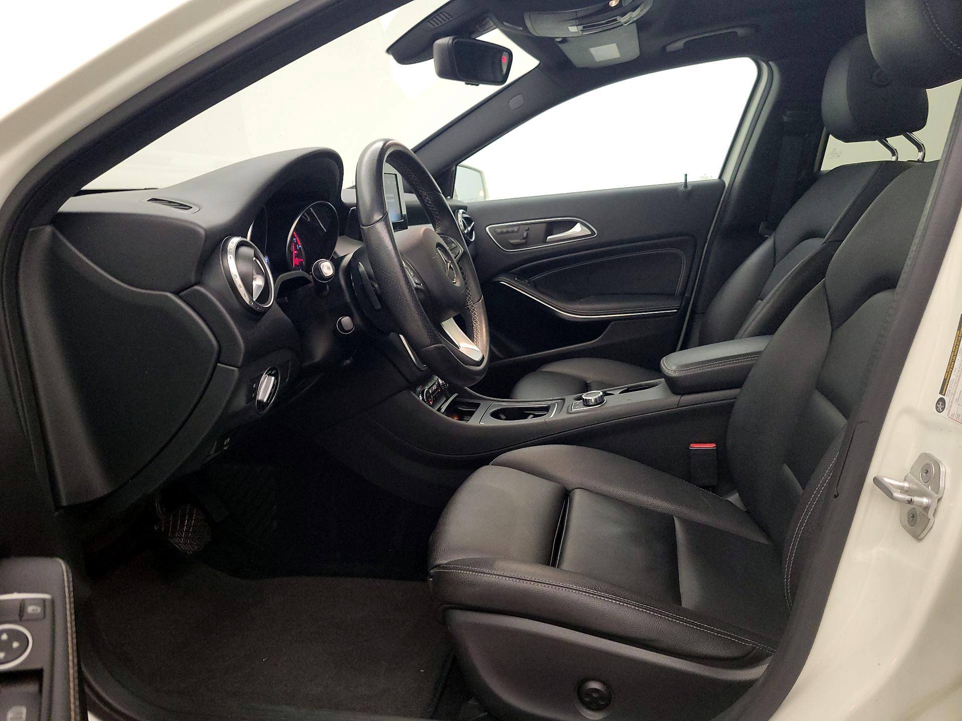 Thumbnail: 2017 Mercedes-Benz GLA - 11