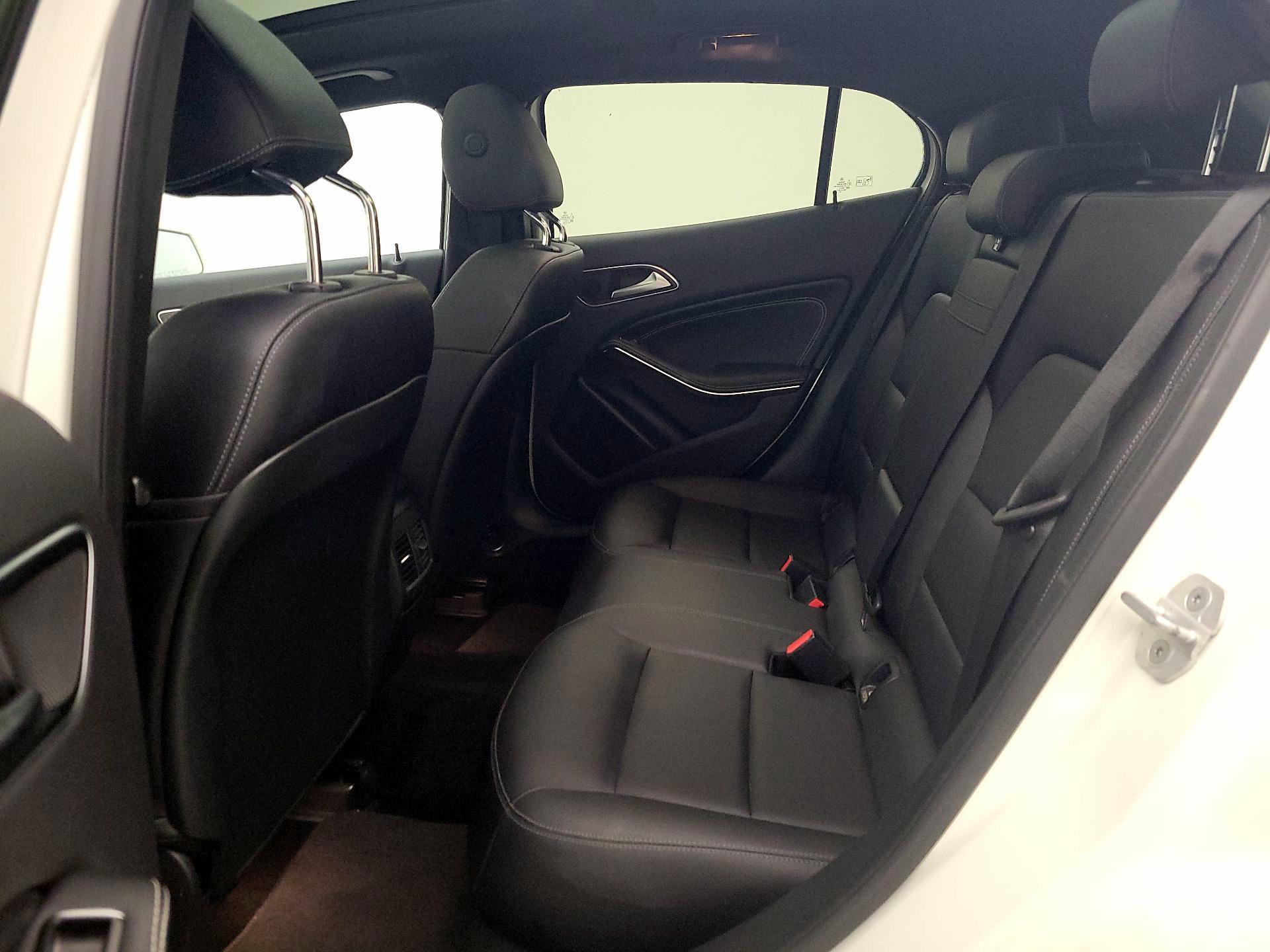 Thumbnail: 2017 Mercedes-Benz GLA - 20