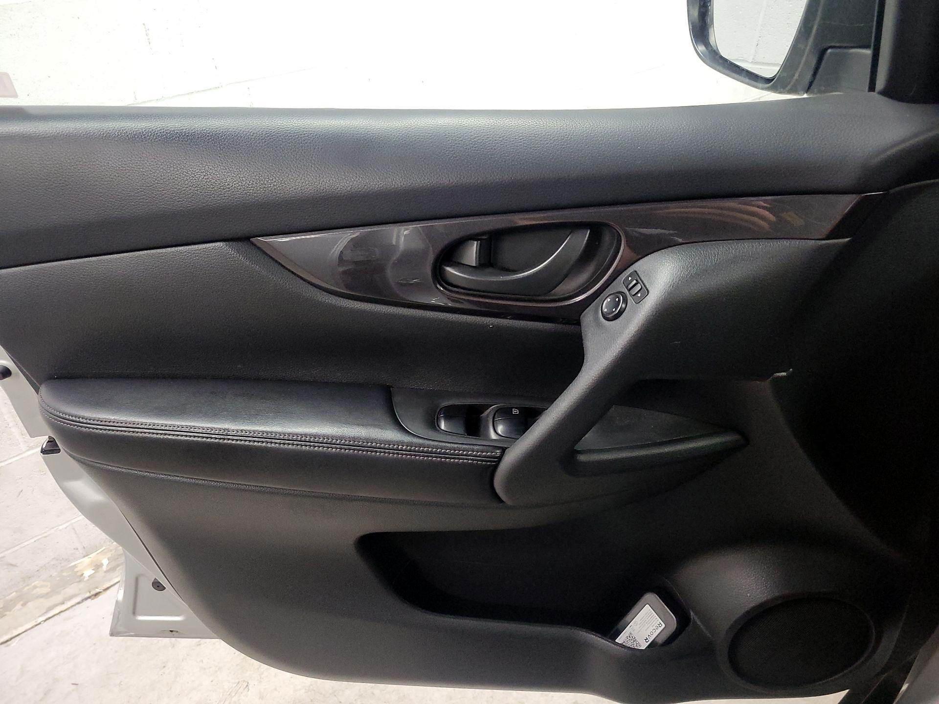 Thumbnail: 2019 Nissan Rogue - 12